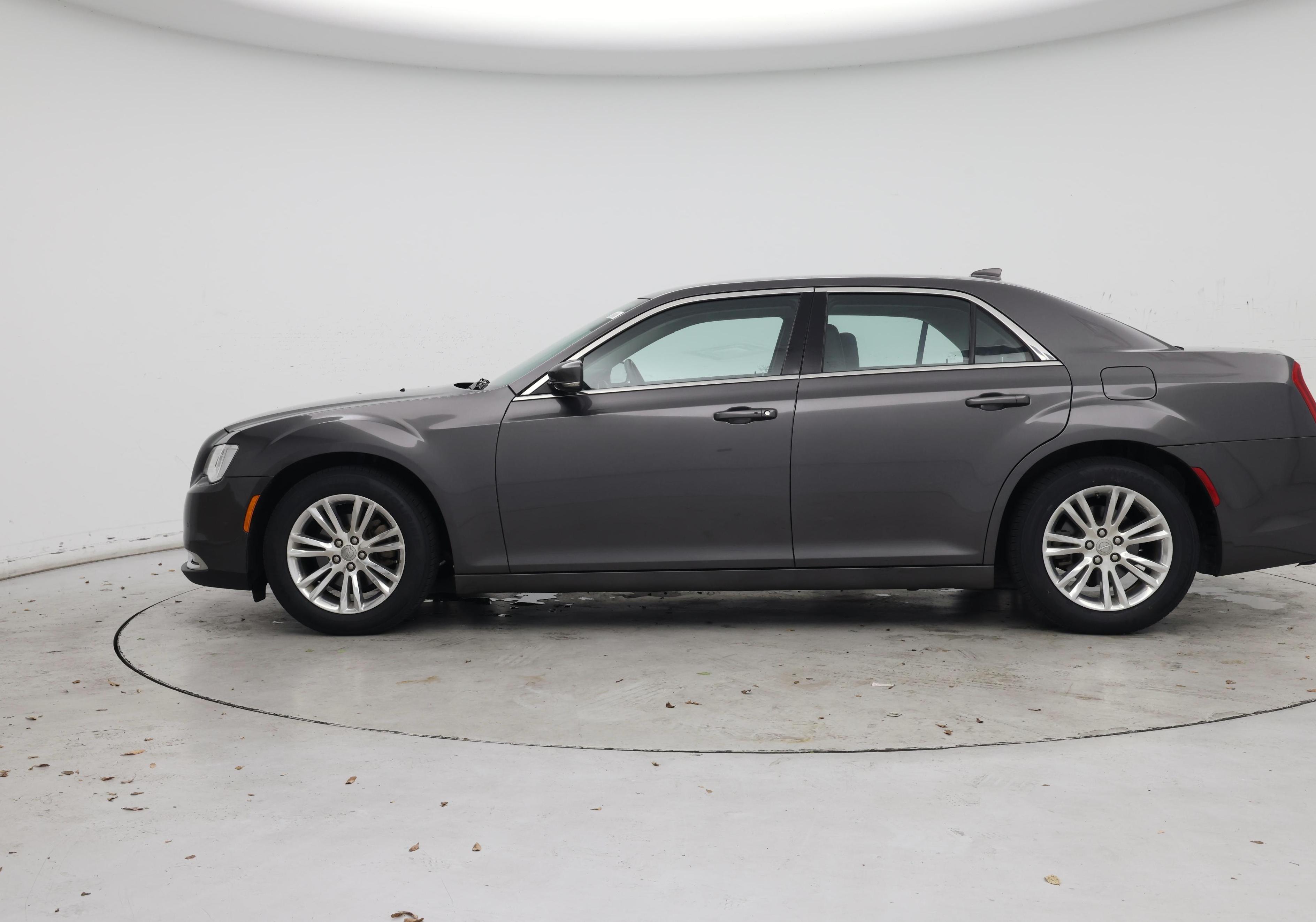 Thumbnail: 2021 Chrysler 300 - 3
