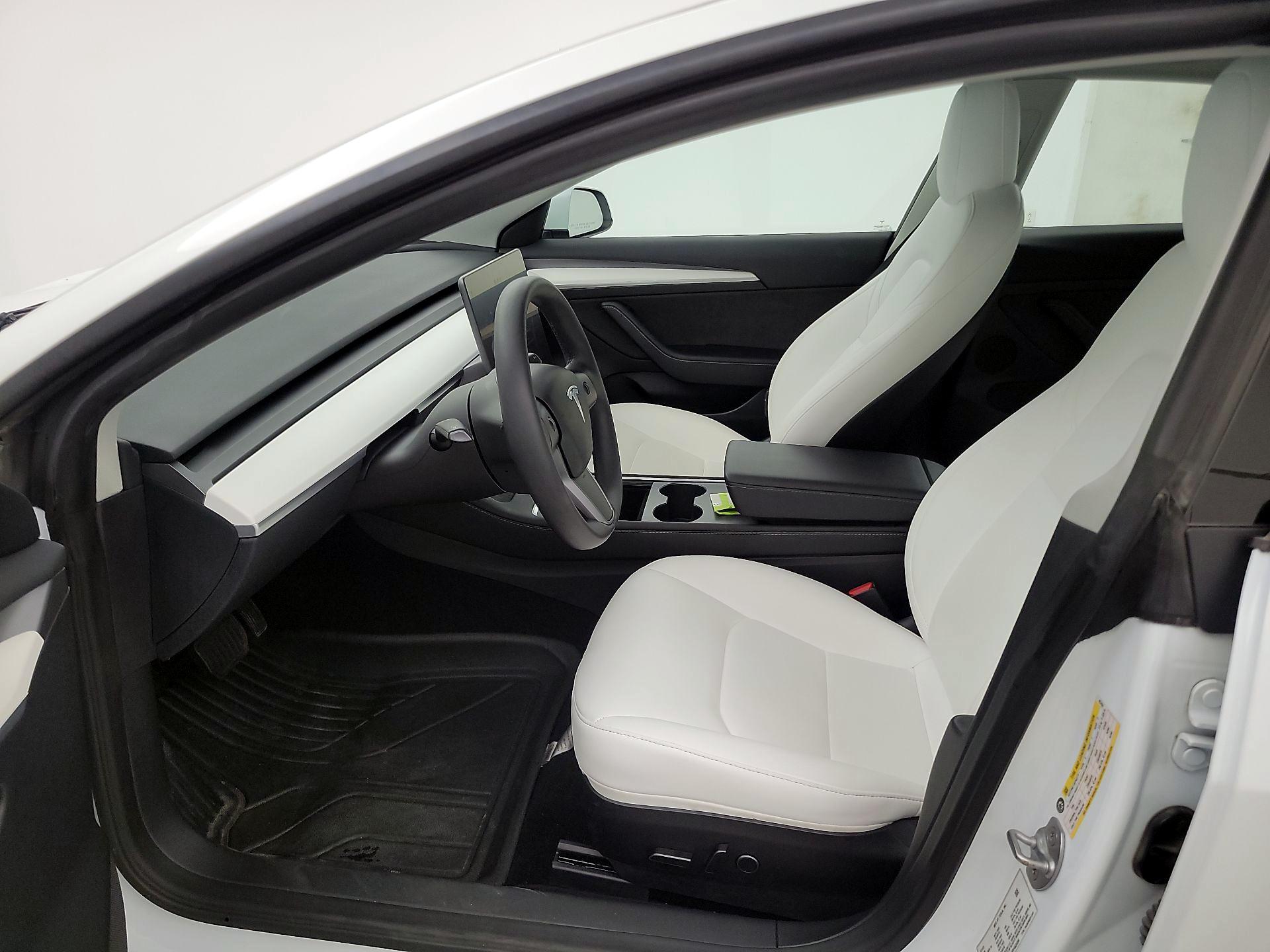 Thumbnail: 2023 Tesla Model 3 - 11