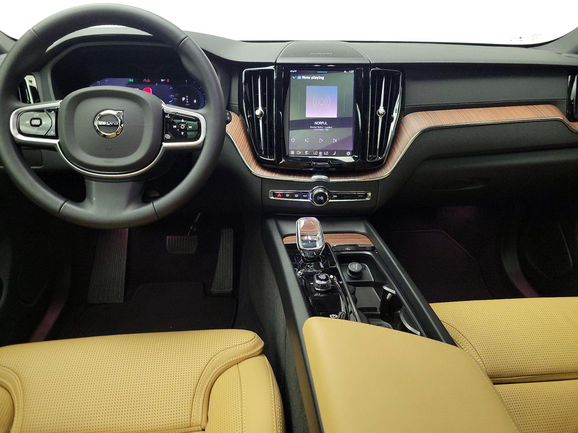 Thumbnail: 2025 Volvo XC60 - 9