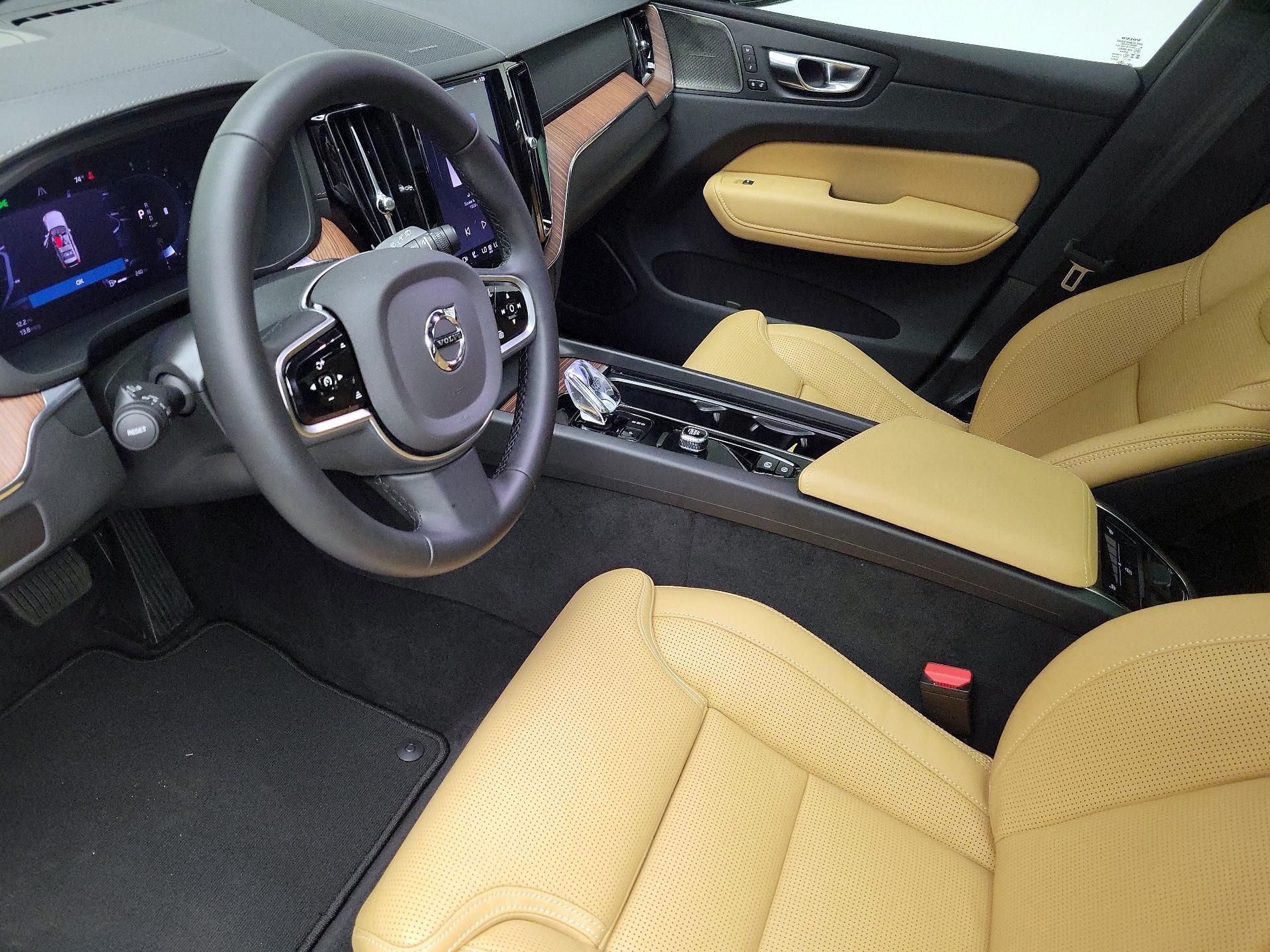 Thumbnail: 2025 Volvo XC60 - 11