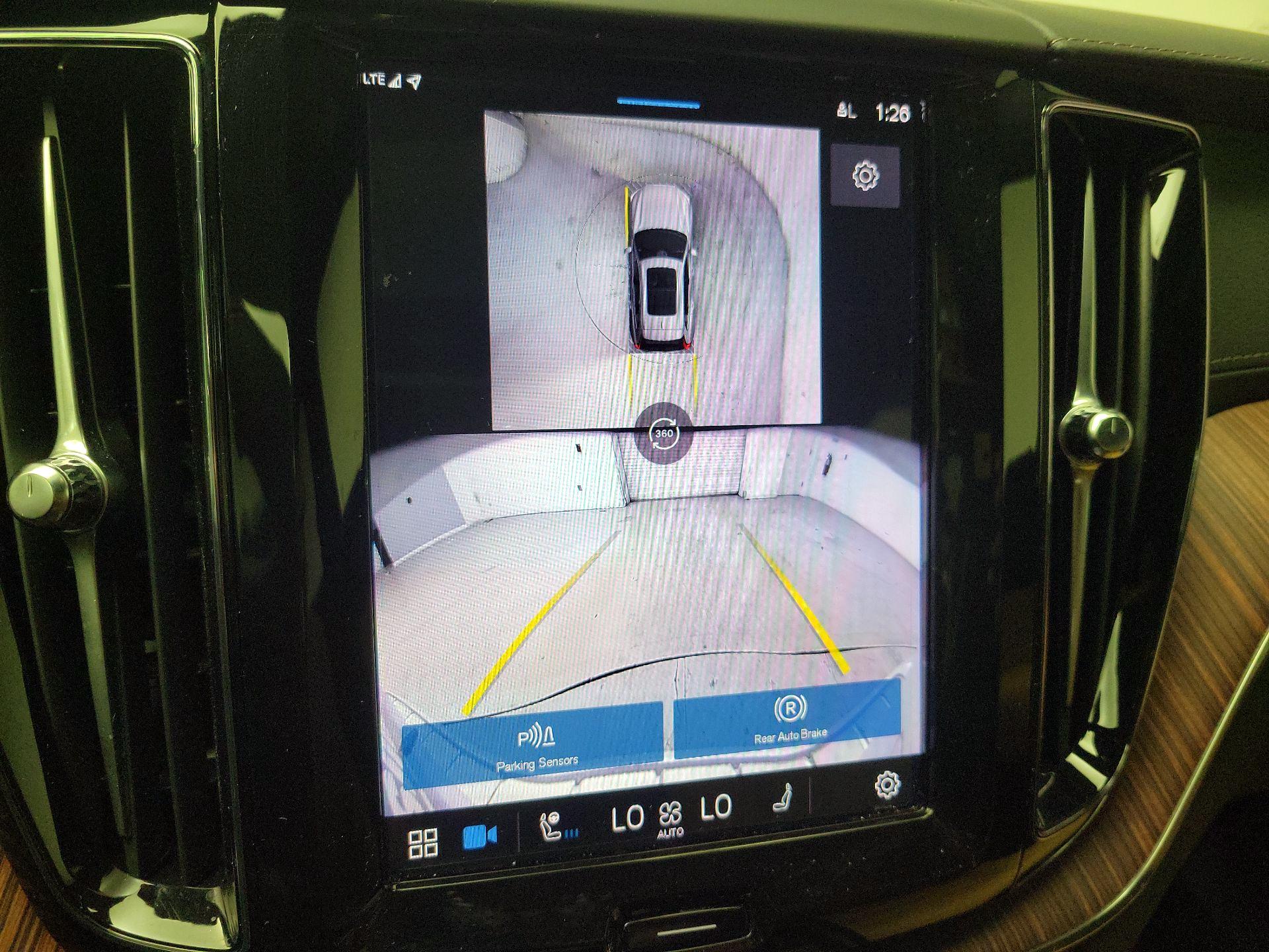 Thumbnail: 2025 Volvo XC60 - 13