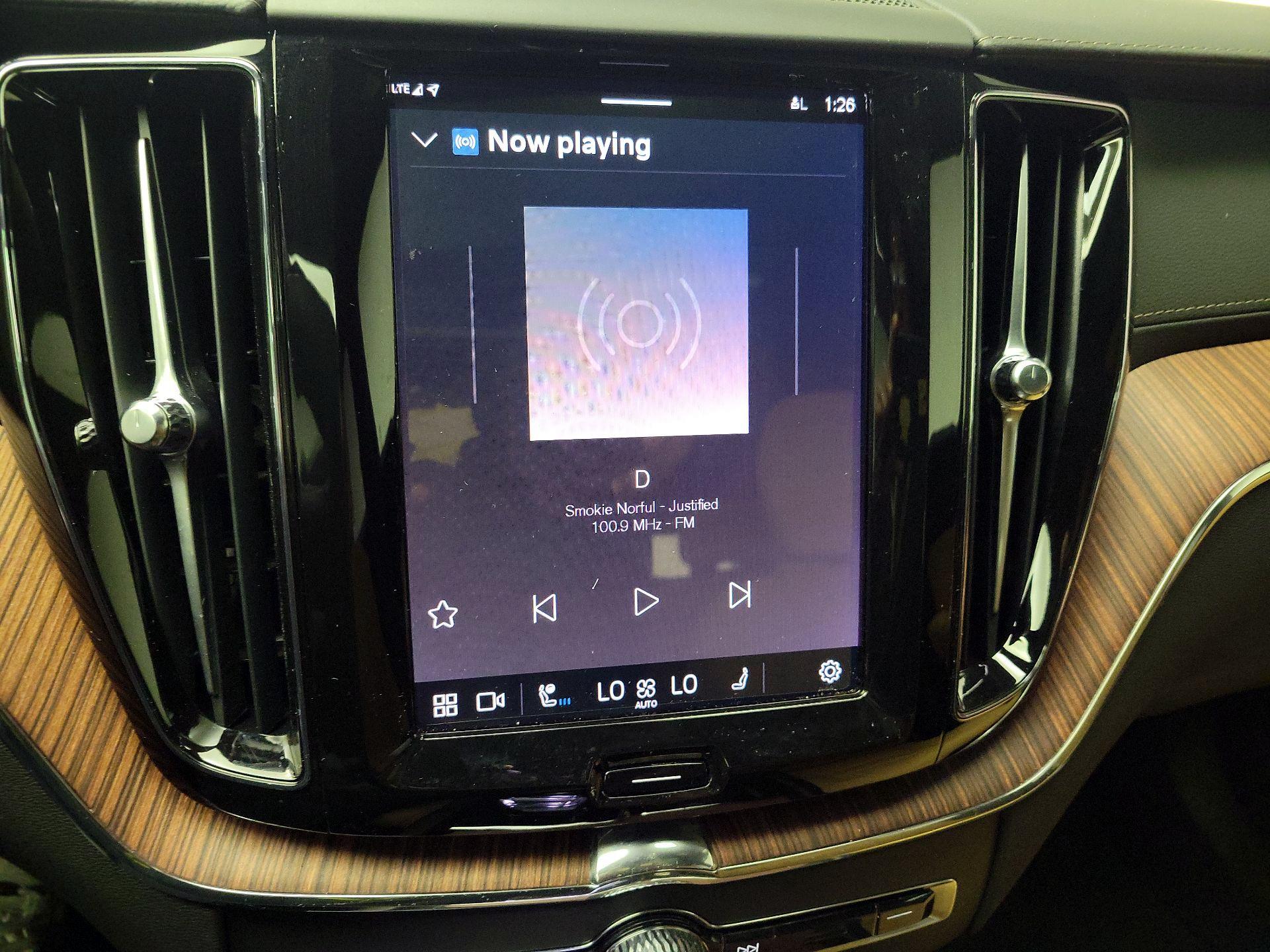 Thumbnail: 2025 Volvo XC60 - 14