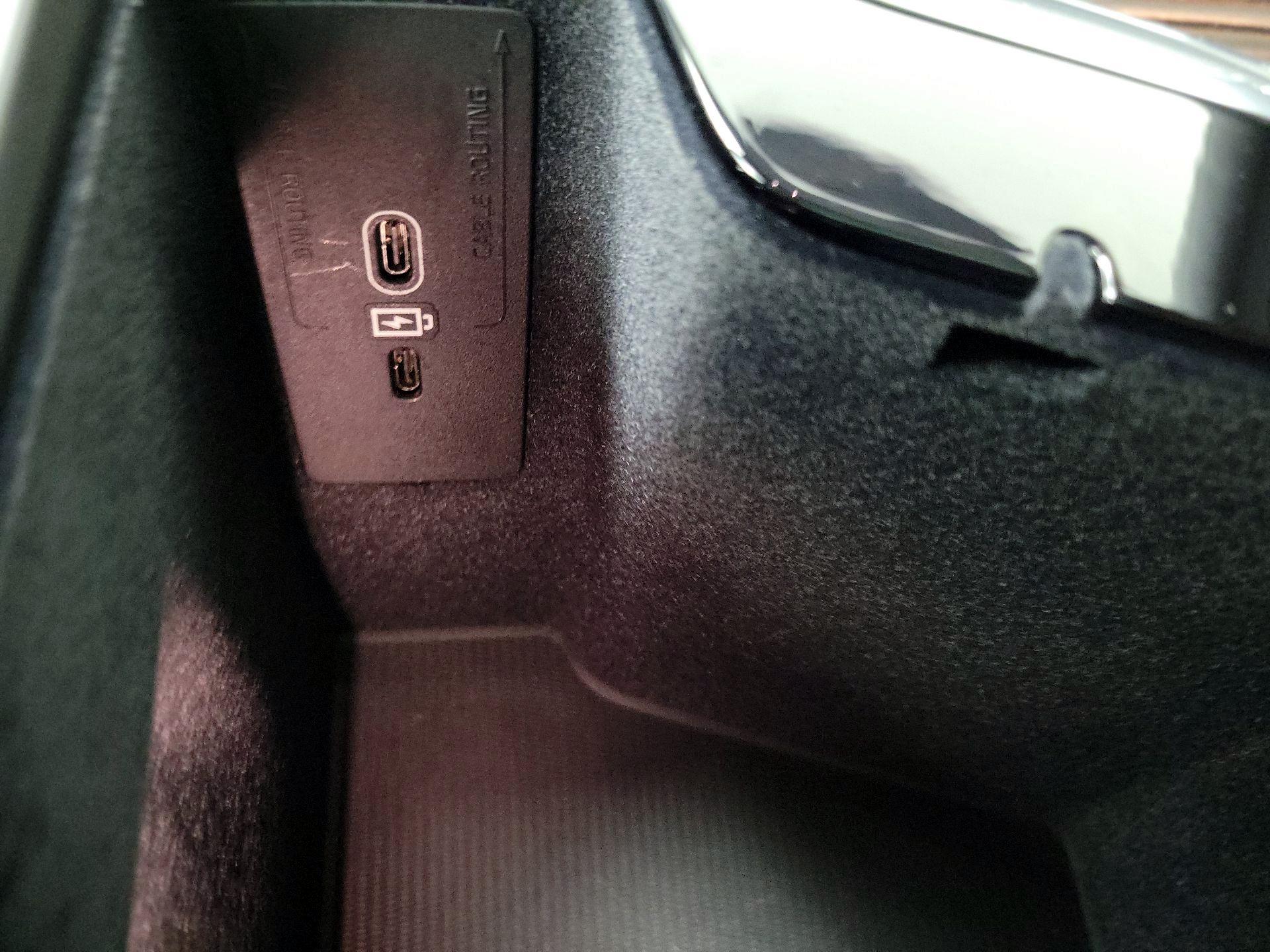 Thumbnail: 2025 Volvo XC60 - 17