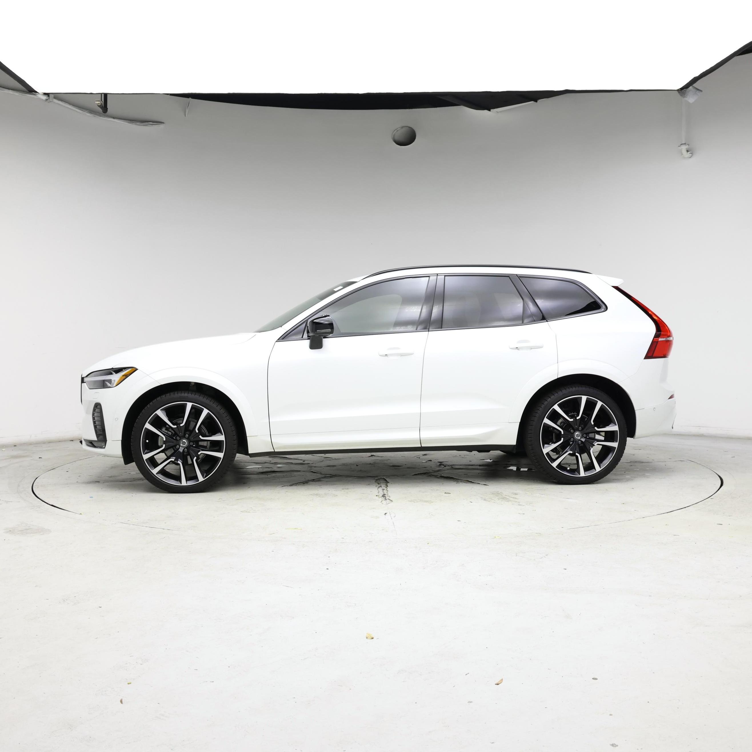 Thumbnail: 2025 Volvo XC60 - 3