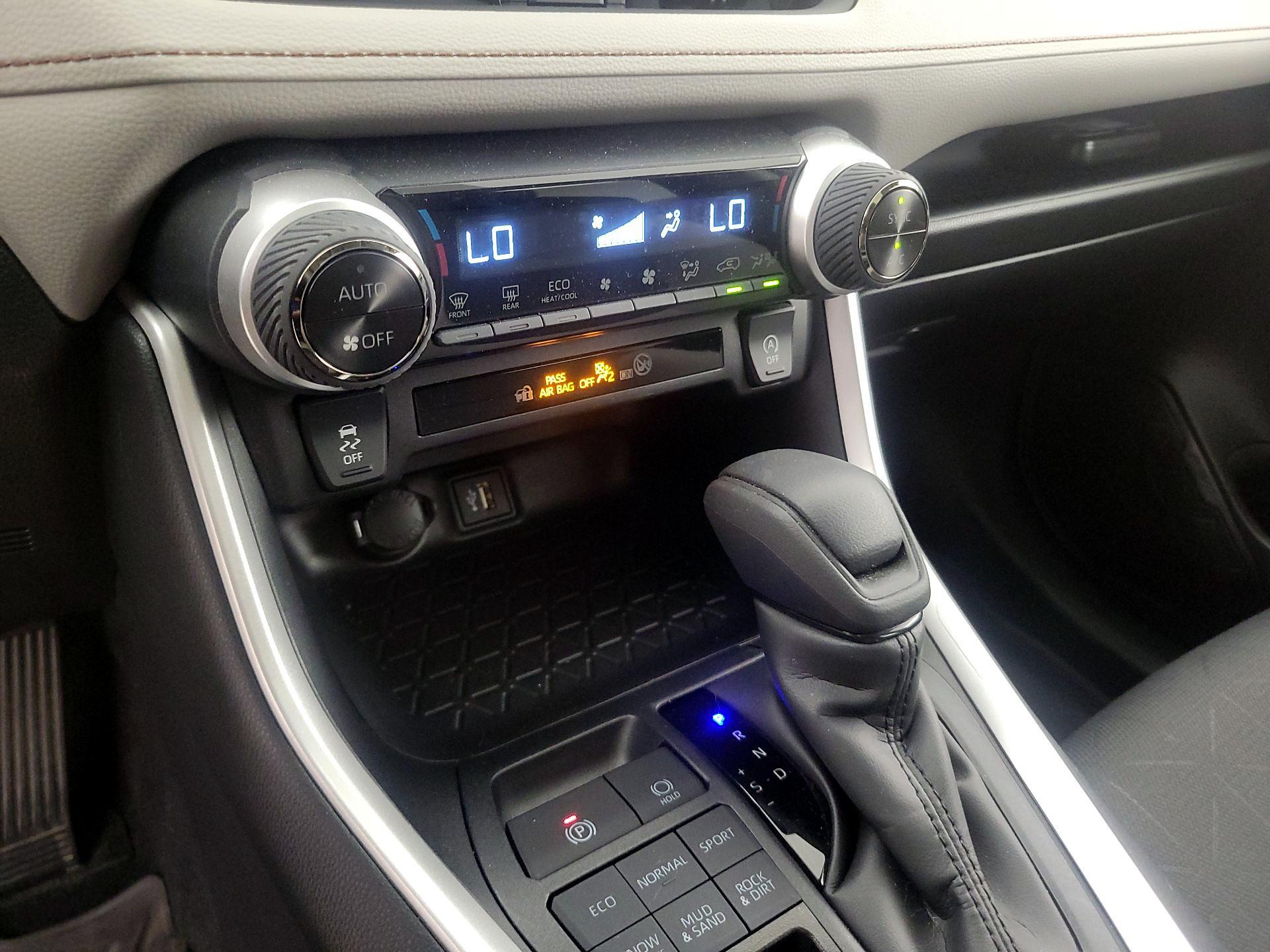Thumbnail: 2025 Toyota RAV4 - 16
