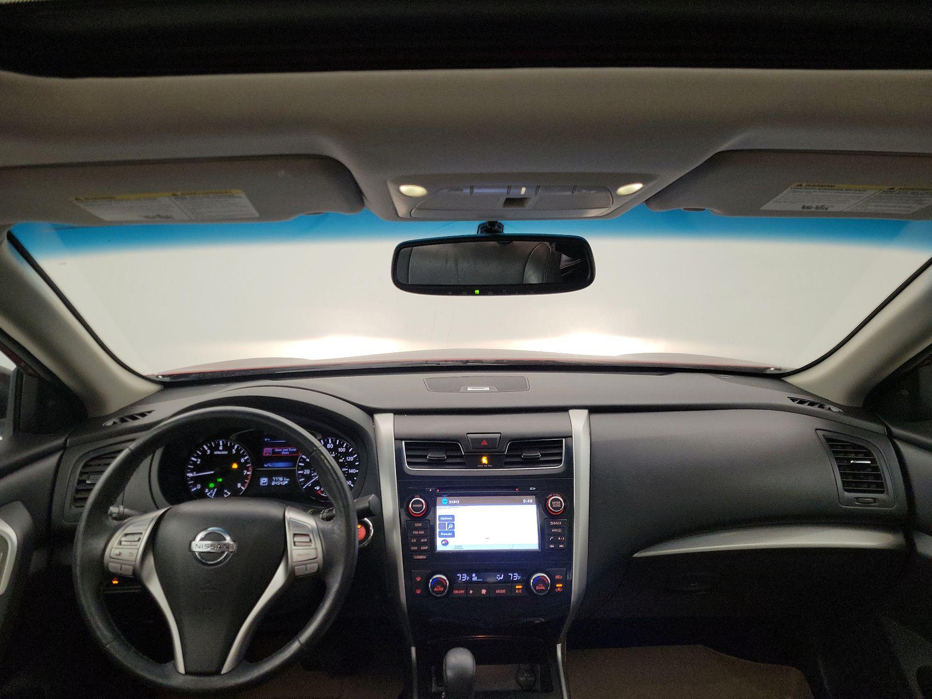 Thumbnail: 2015 Nissan Altima - 9