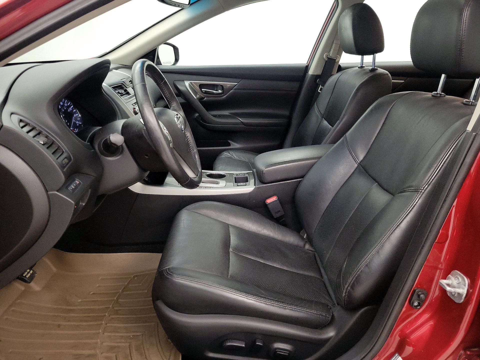 Thumbnail: 2015 Nissan Altima - 11