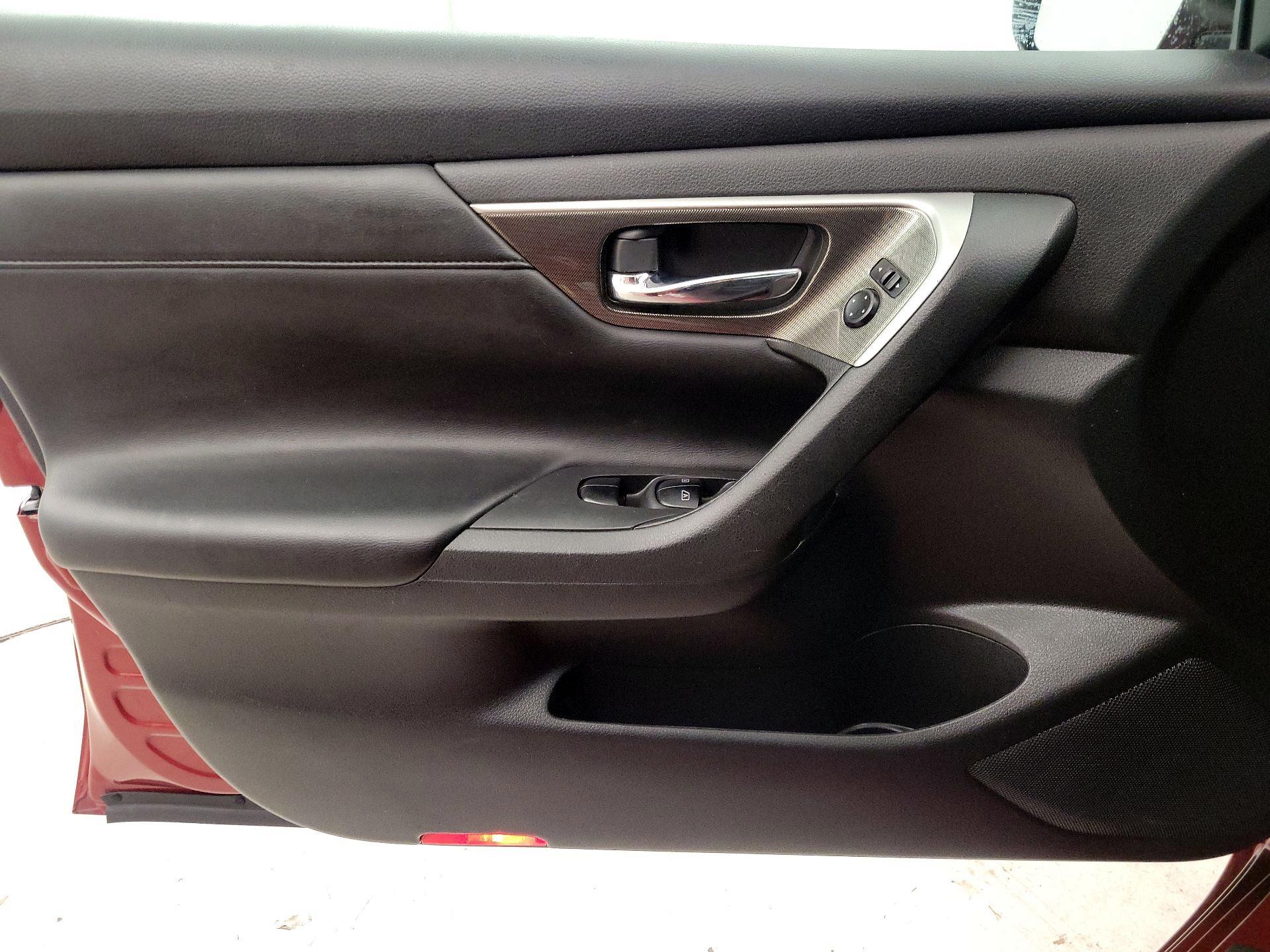 Thumbnail: 2015 Nissan Altima - 12