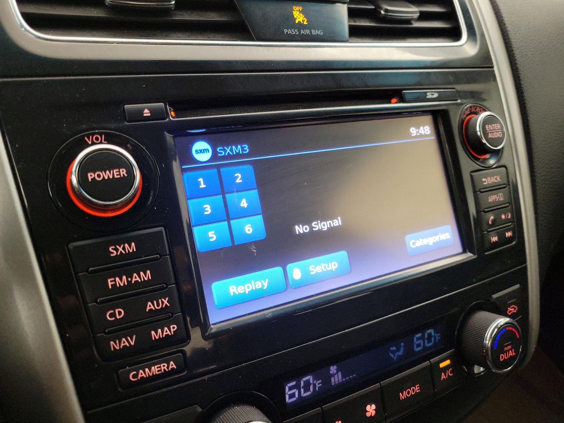 Thumbnail: 2015 Nissan Altima - 16