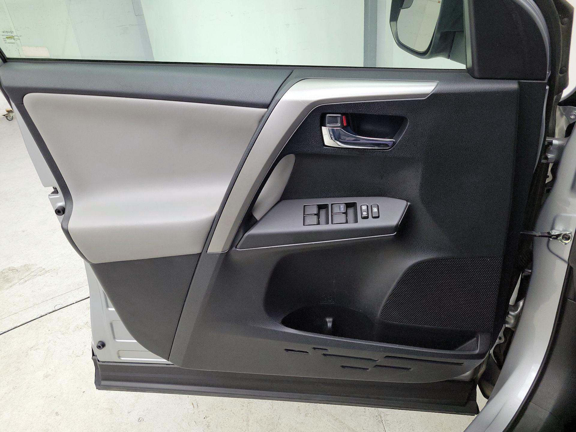 Thumbnail: 2017 Toyota RAV4 - 12