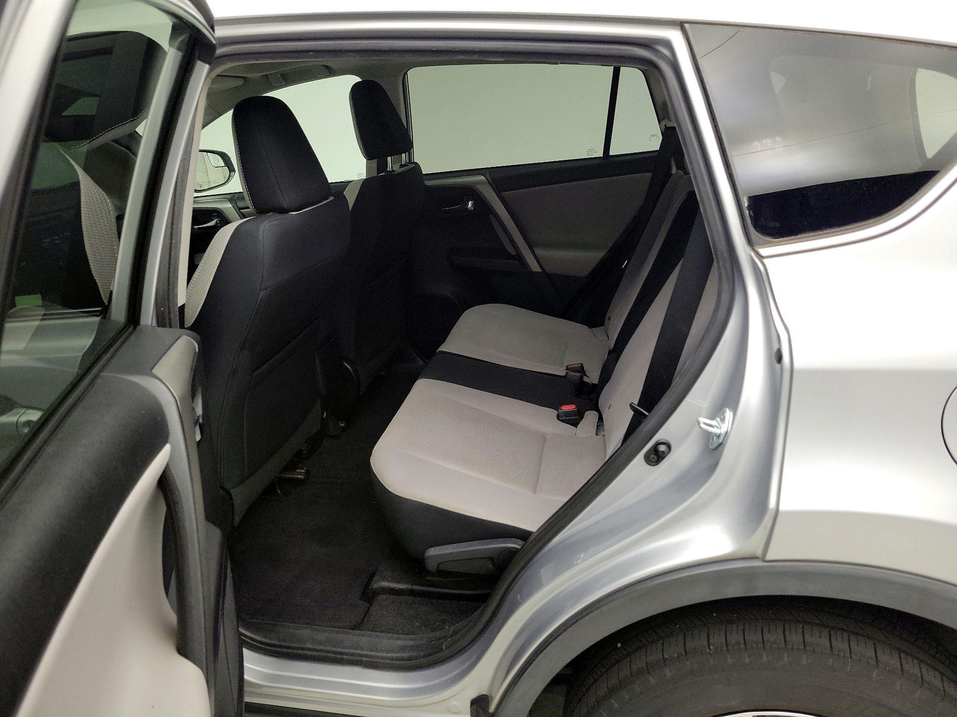 Thumbnail: 2017 Toyota RAV4 - 20