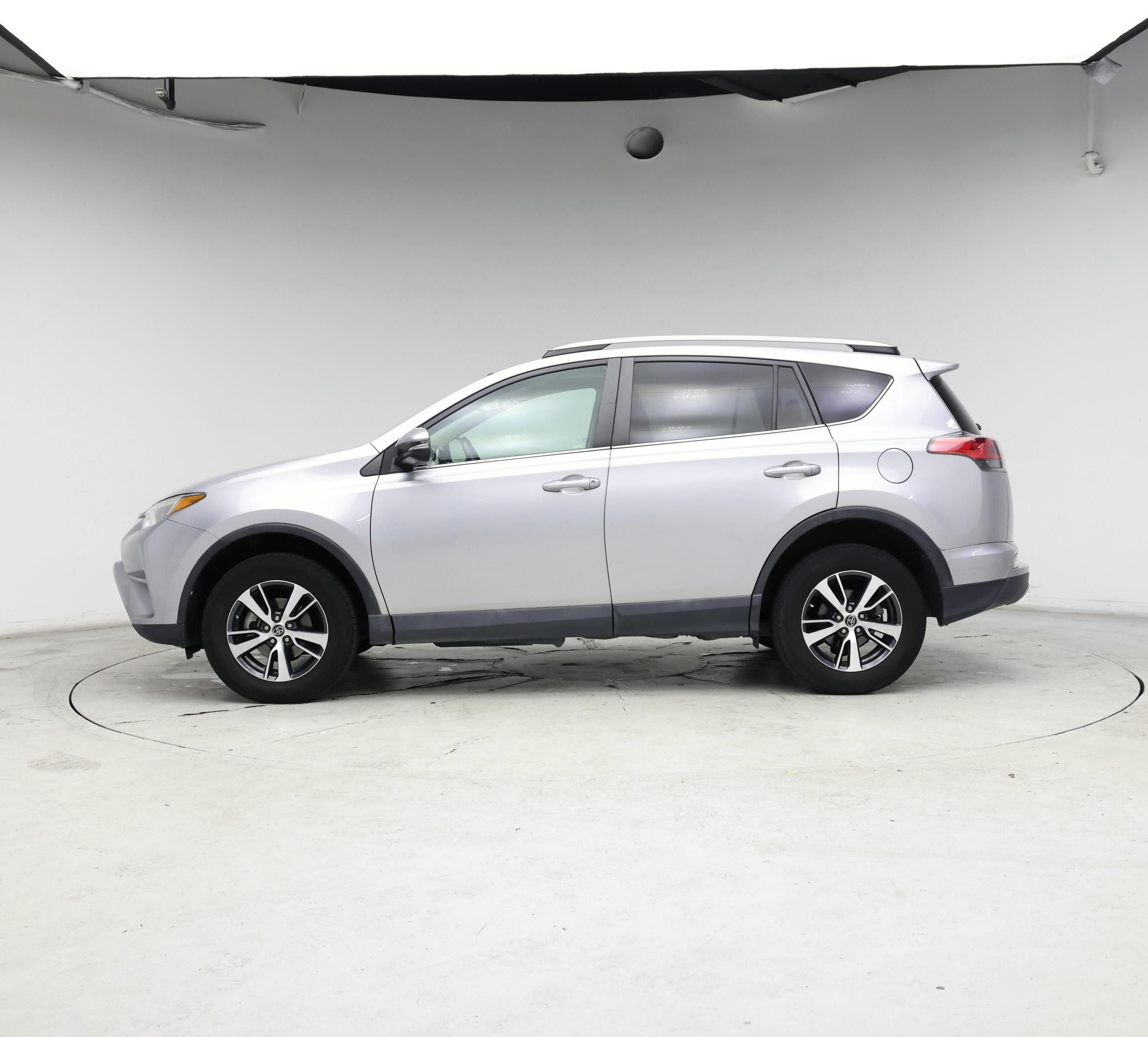 Thumbnail: 2017 Toyota RAV4 - 3