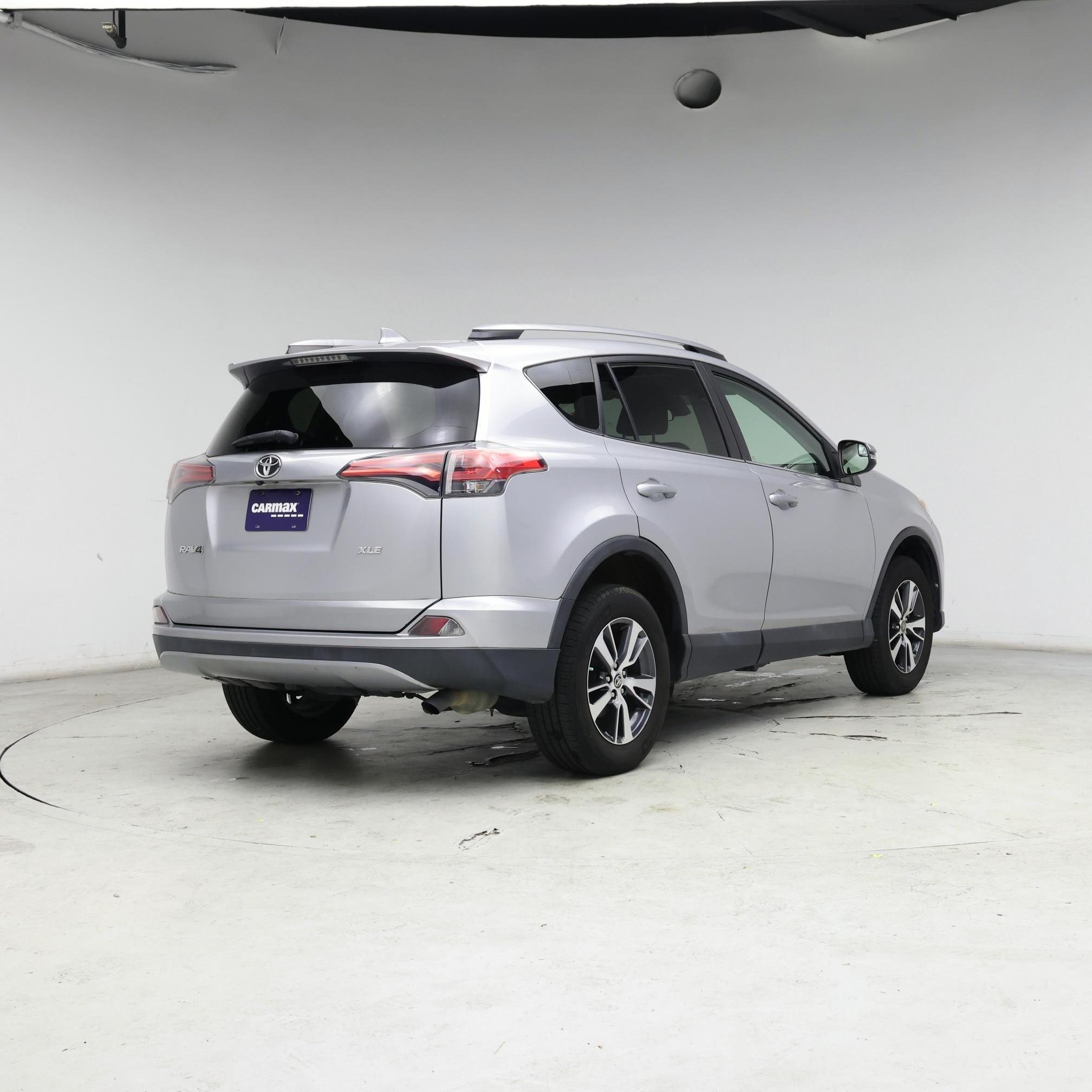 Thumbnail: 2017 Toyota RAV4 - 8