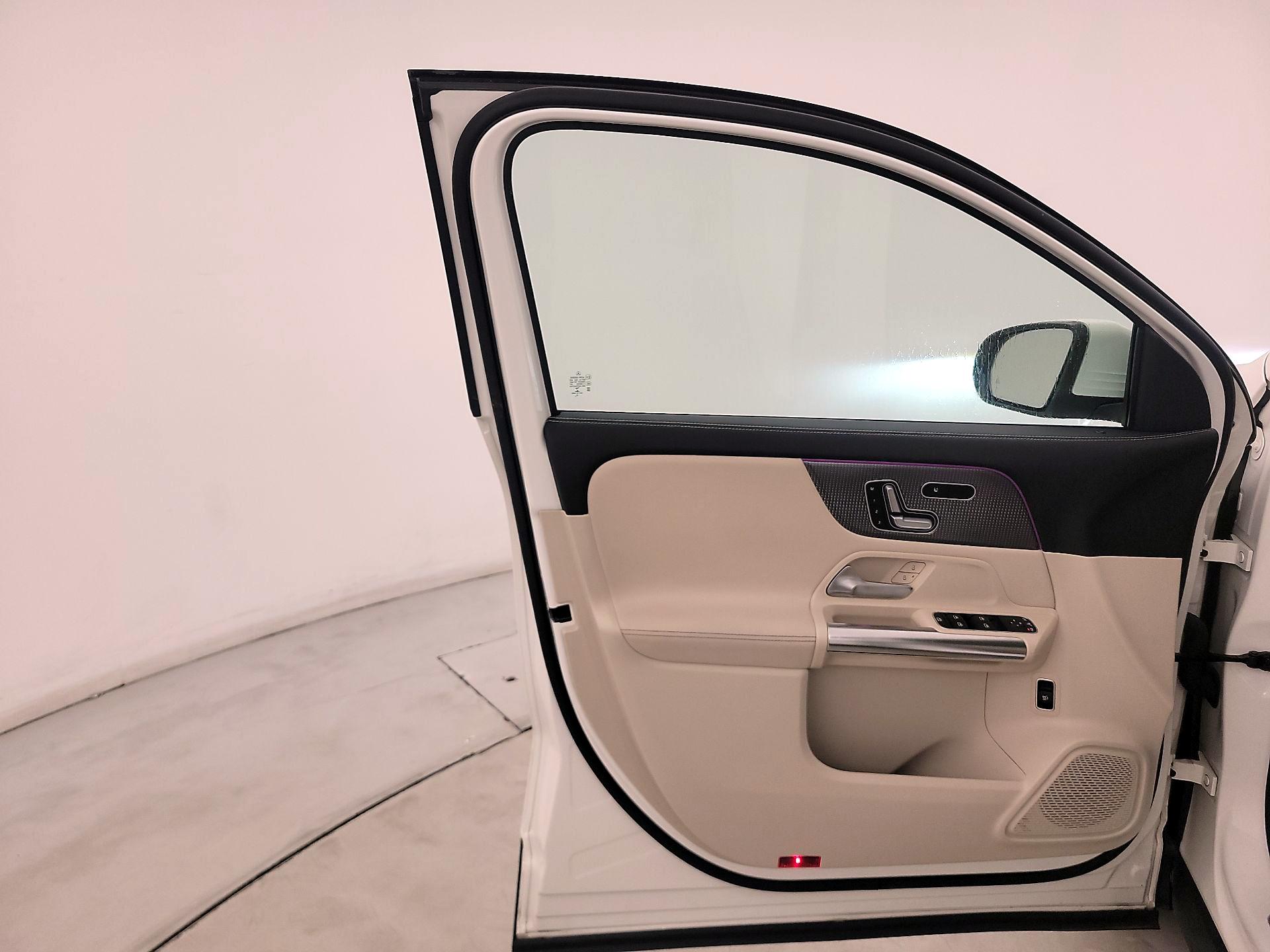 Thumbnail: 2021 Mercedes-Benz GLA - 12