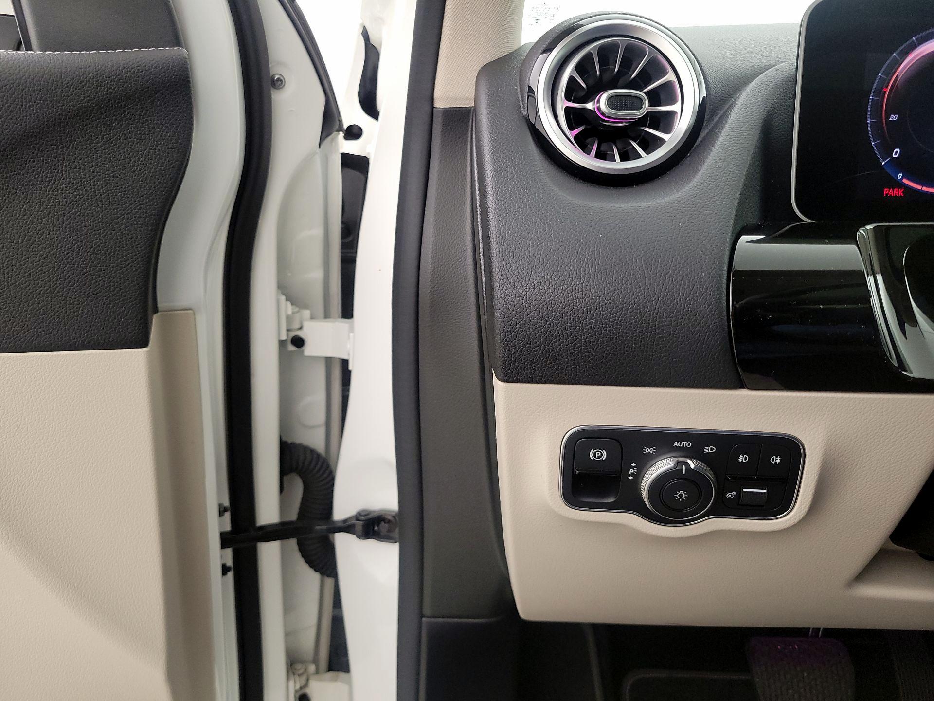 Thumbnail: 2021 Mercedes-Benz GLA - 13