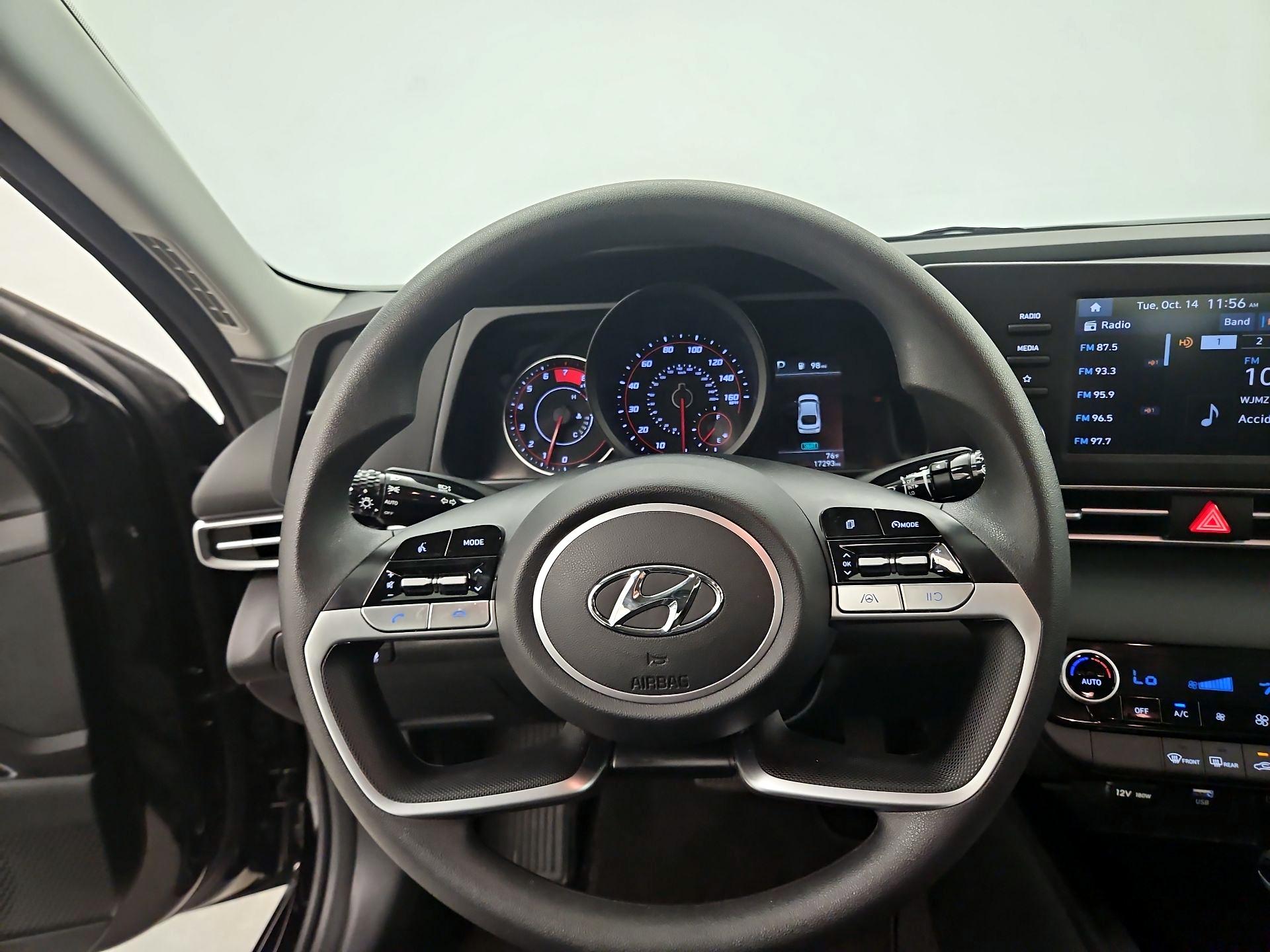 Thumbnail: 2023 Hyundai Elantra - 10