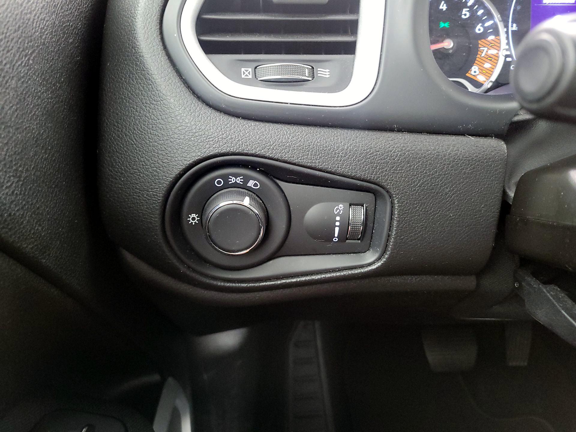 Thumbnail: 2020 Jeep Renegade - 13