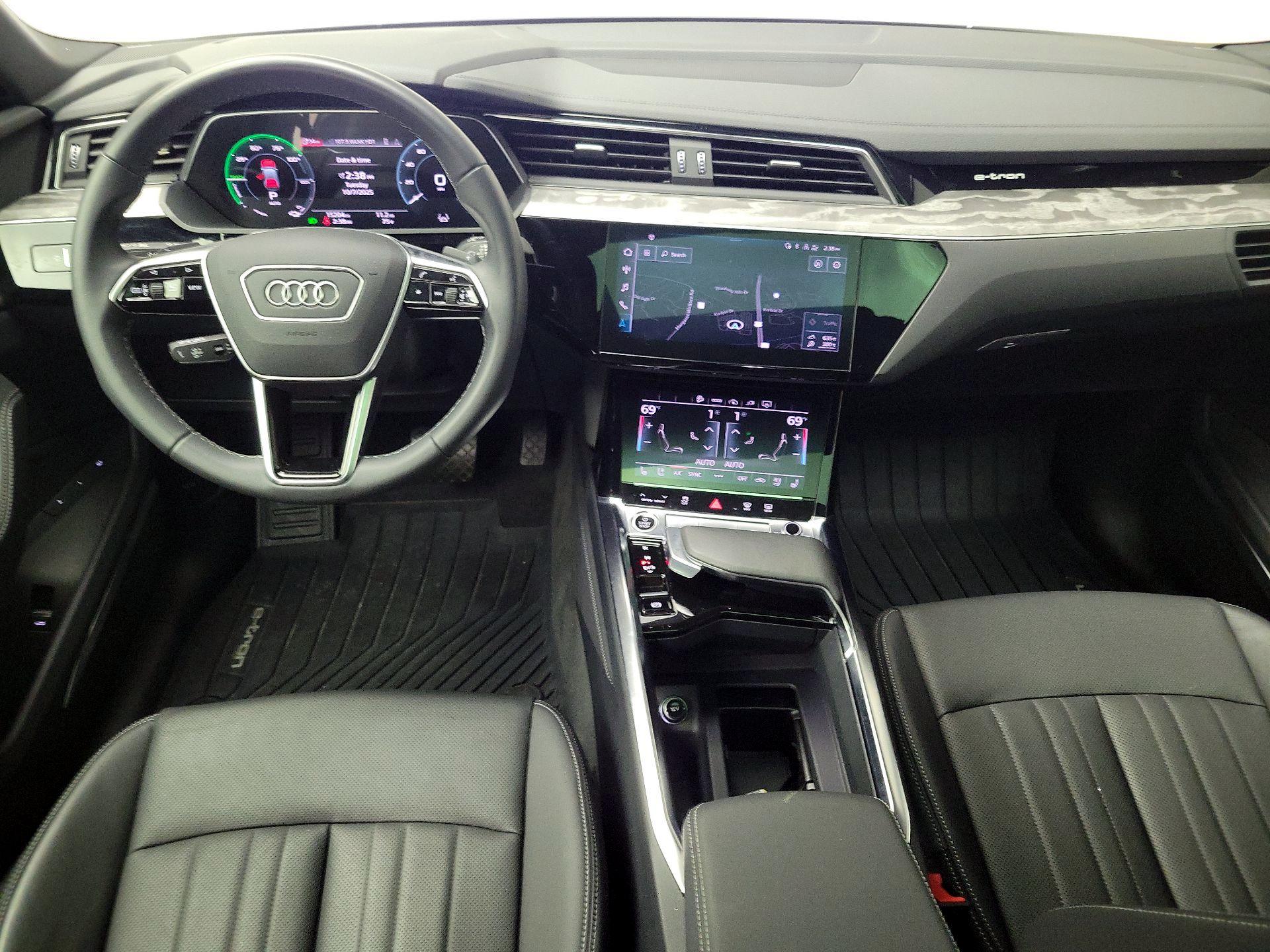 Thumbnail: 2023 Audi e-tron S - 9