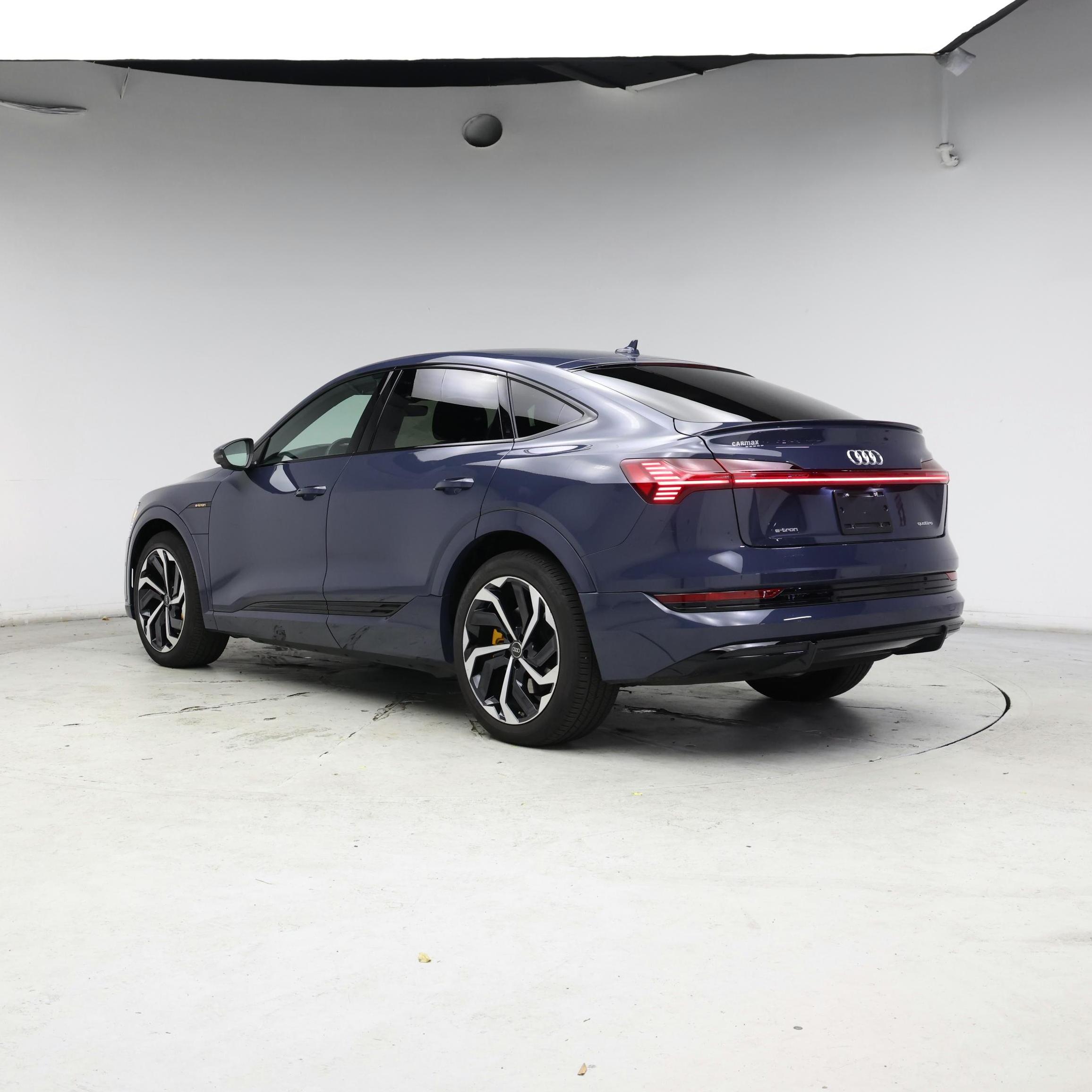 Thumbnail: 2023 Audi e-tron S - 2