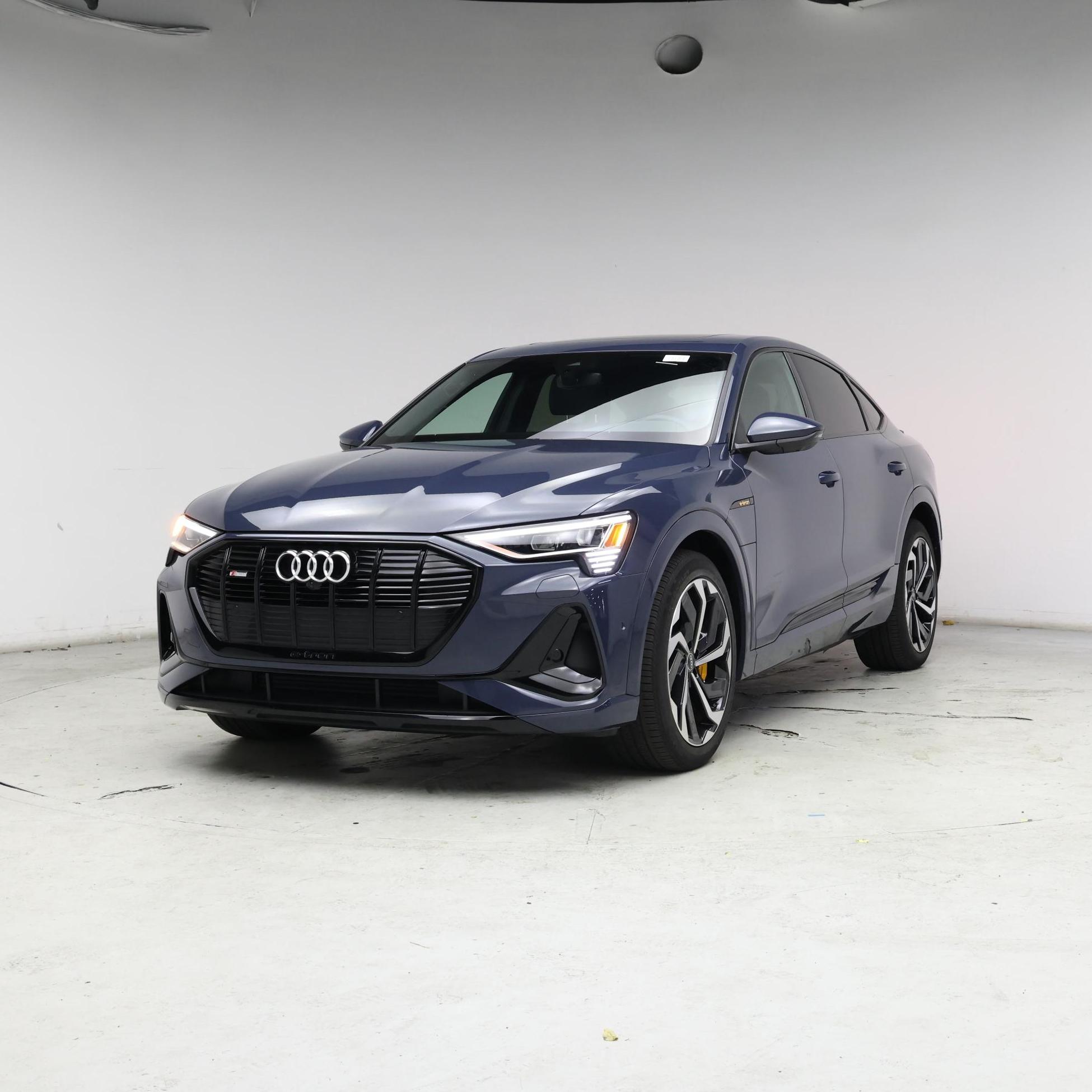 Thumbnail: 2023 Audi e-tron S - 4