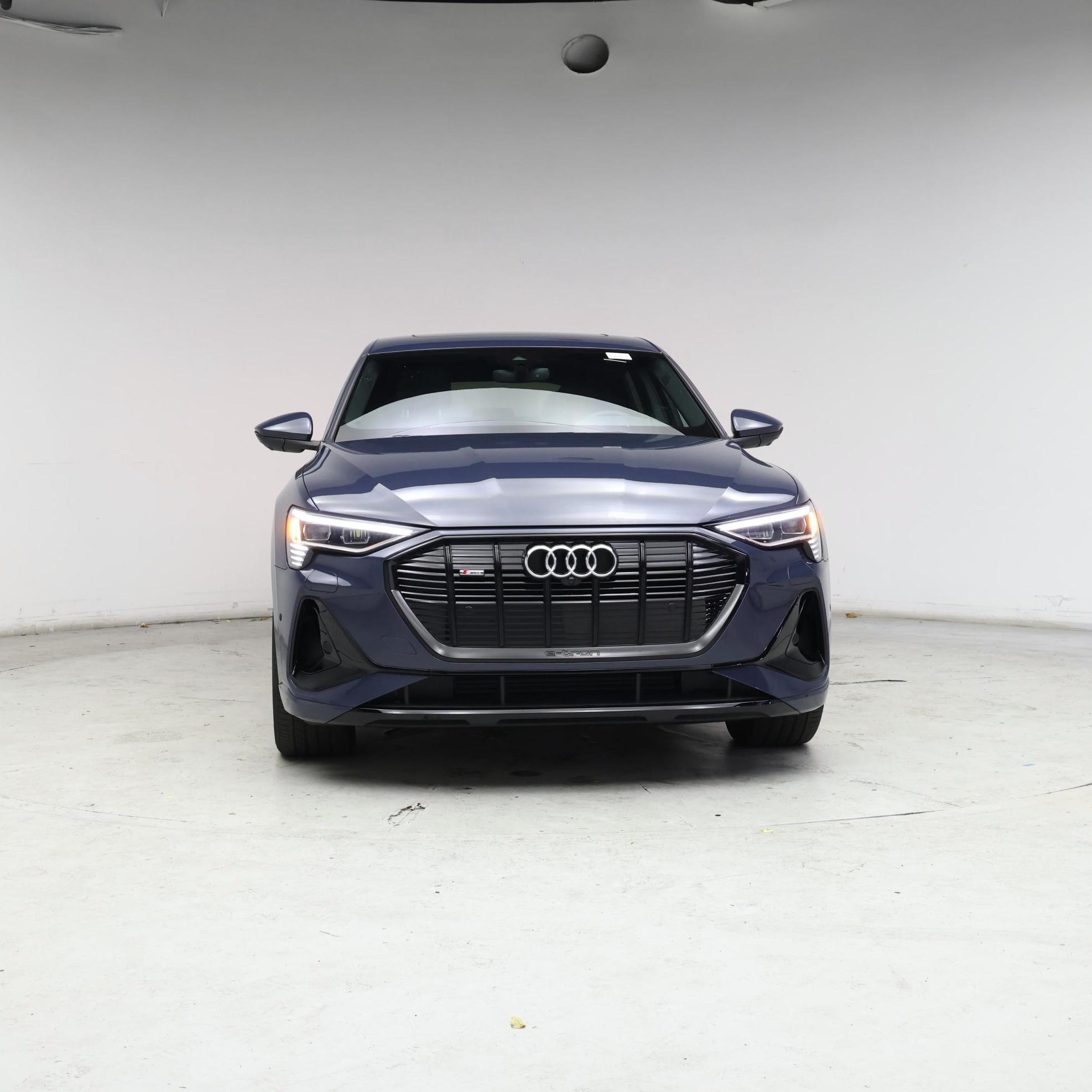 Thumbnail: 2023 Audi e-tron S - 5