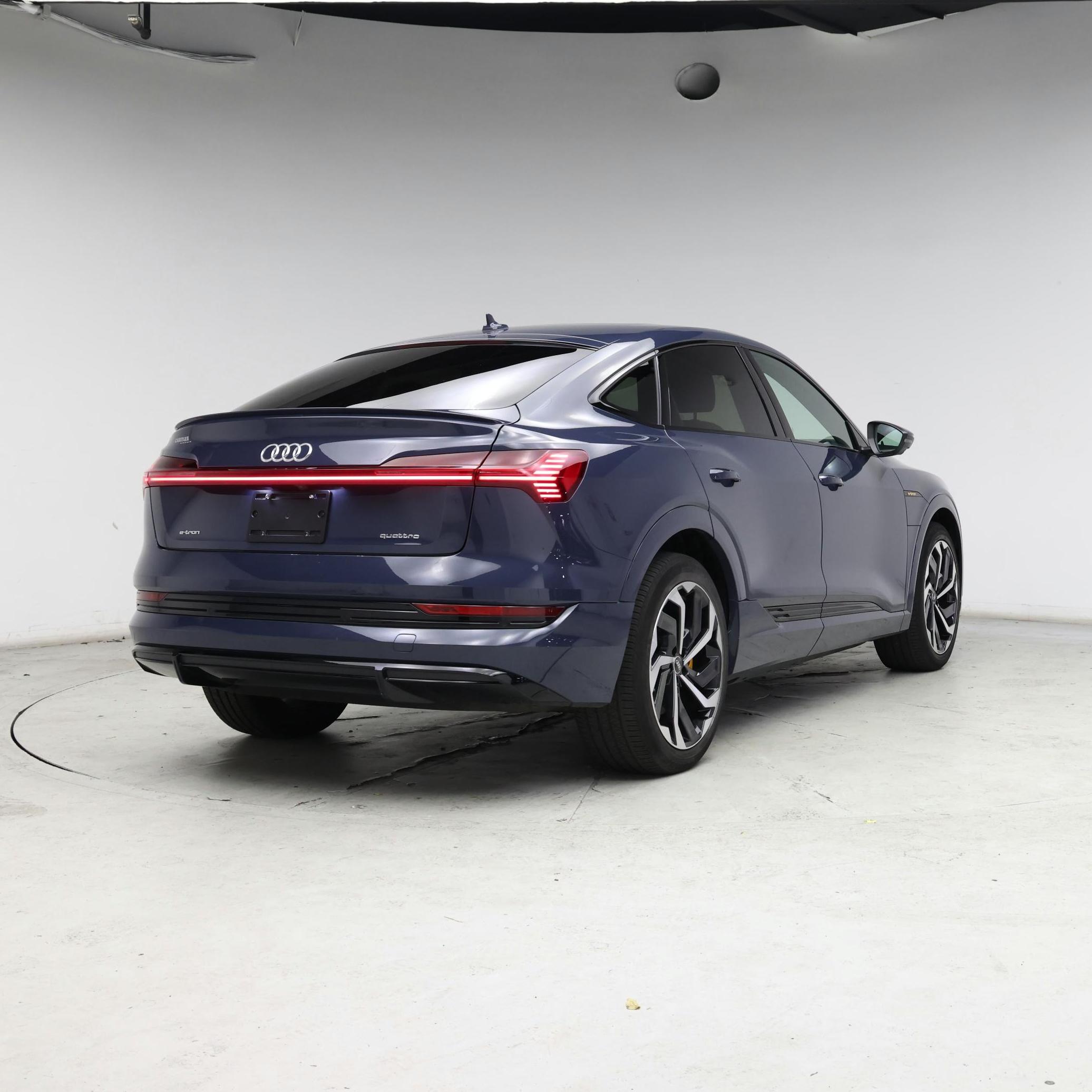 Thumbnail: 2023 Audi e-tron S - 8