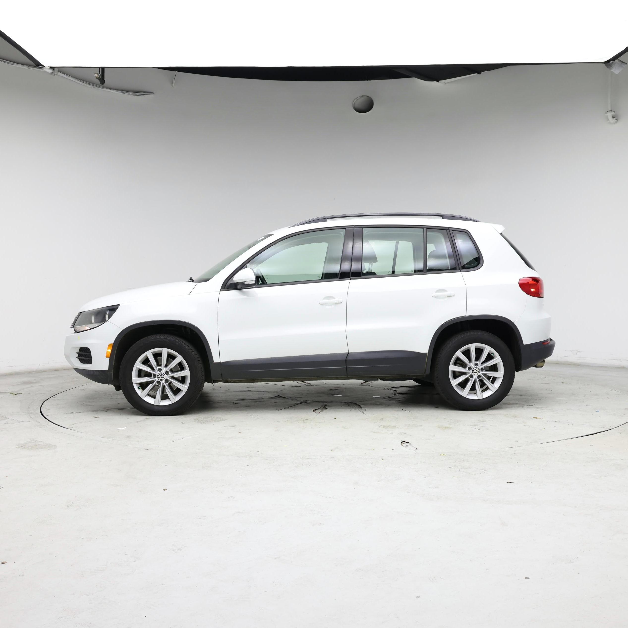 Thumbnail: 2018 Volkswagen Tiguan - 3