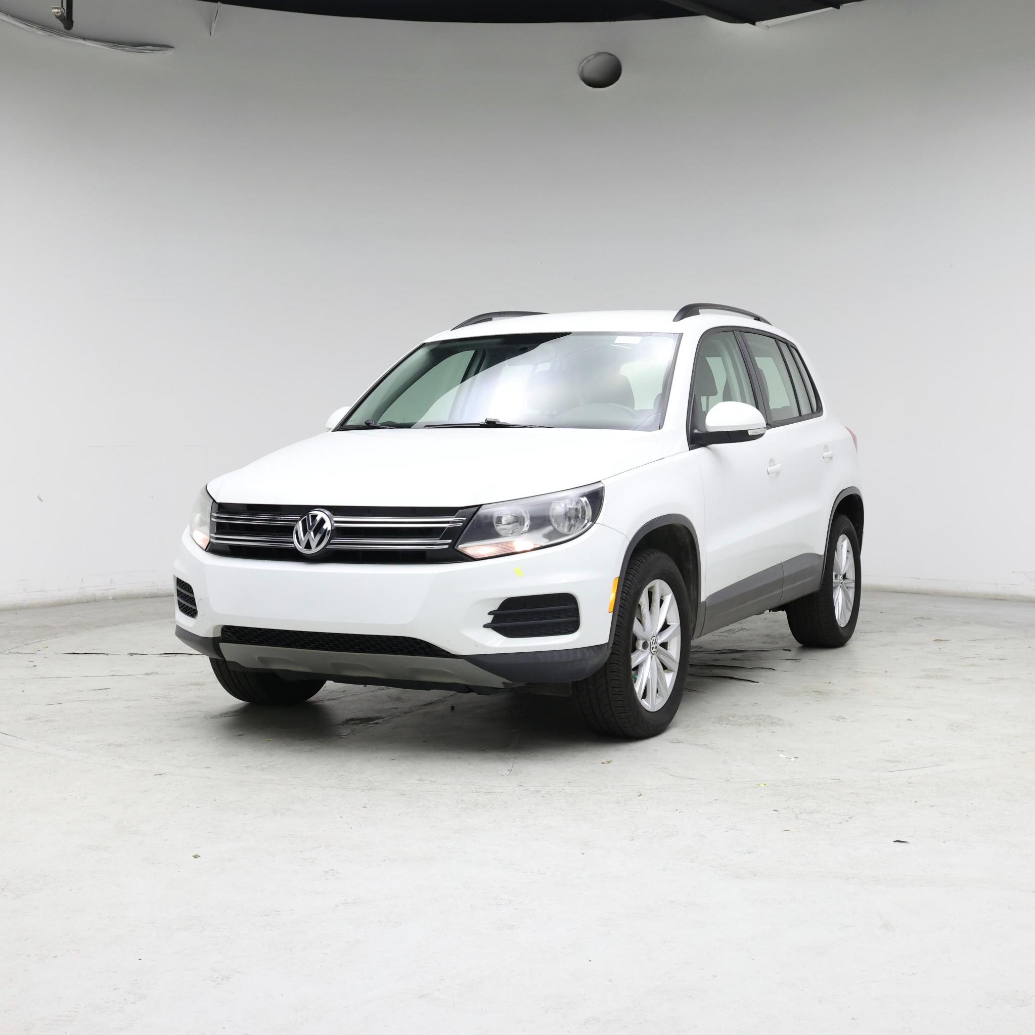 Thumbnail: 2018 Volkswagen Tiguan - 4