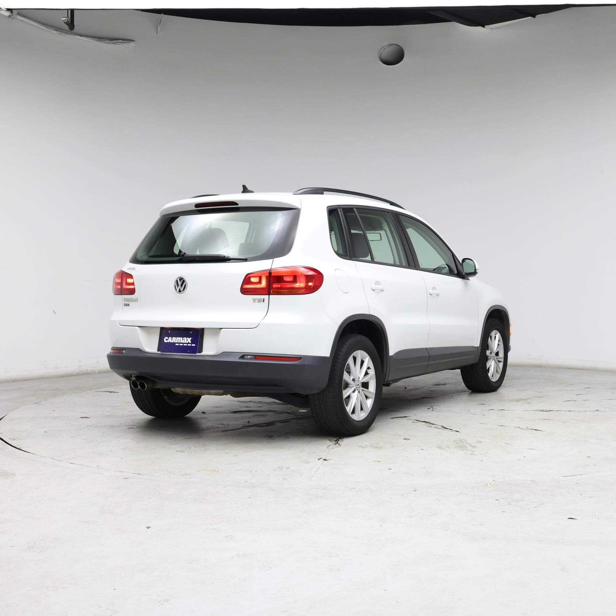Thumbnail: 2018 Volkswagen Tiguan - 8