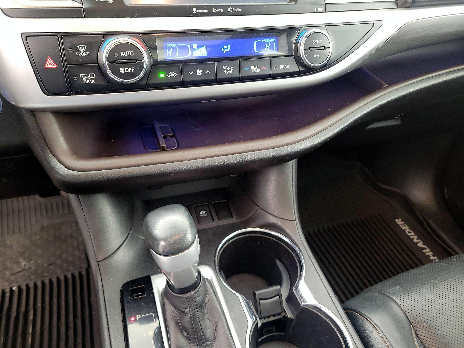 Thumbnail: 2017 Toyota Highlander - 17