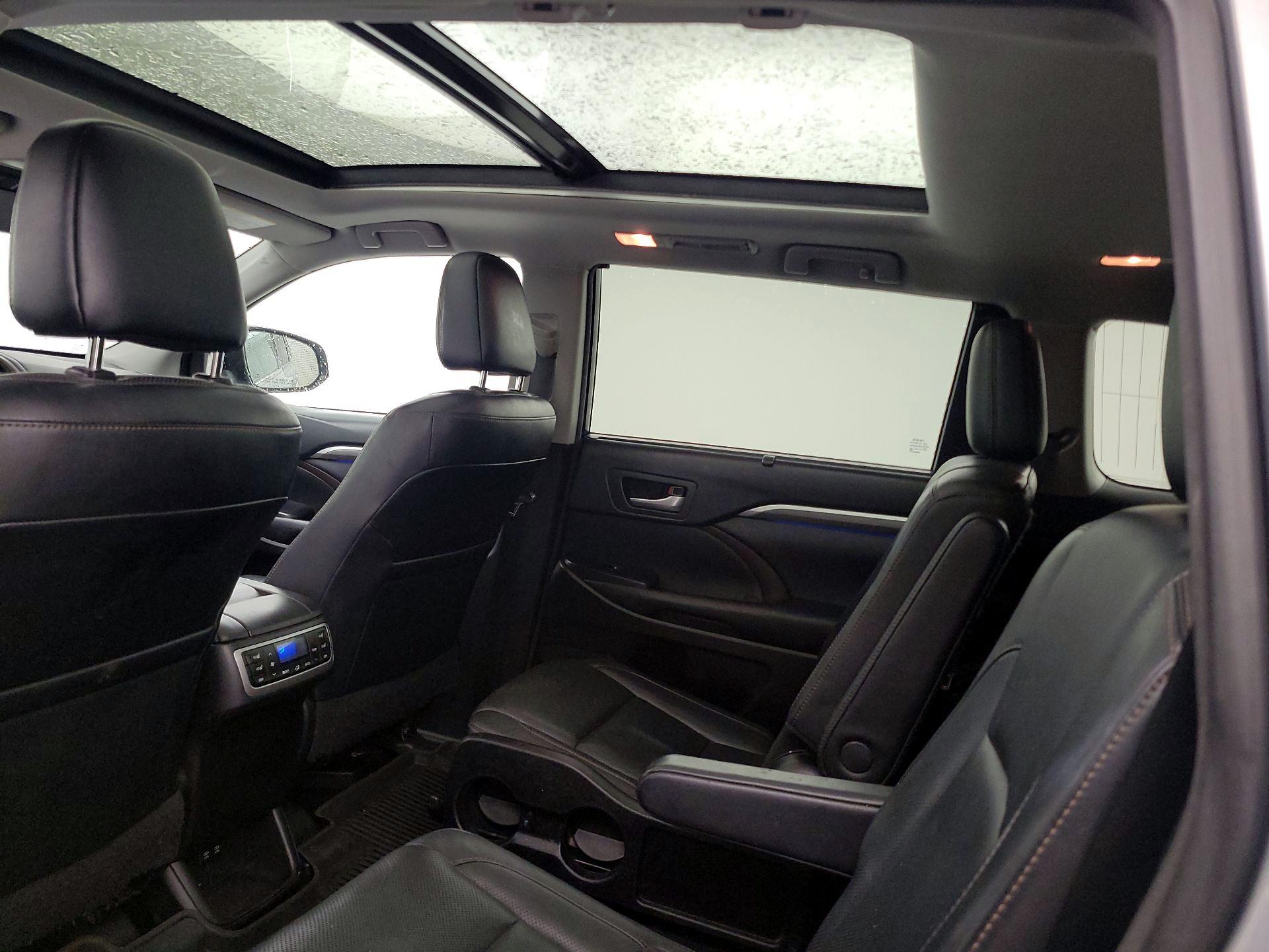 Thumbnail: 2017 Toyota Highlander - 20