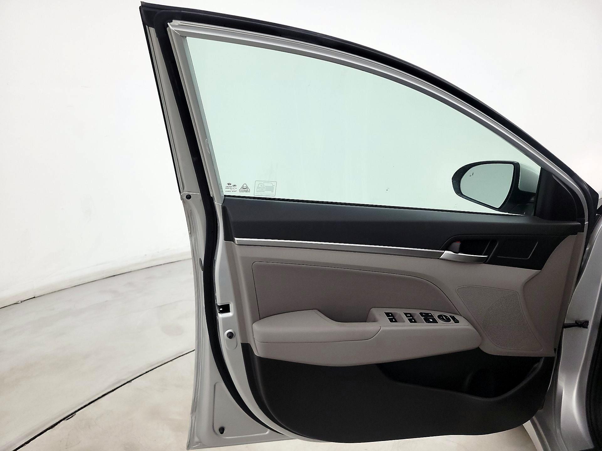 Thumbnail: 2019 Hyundai Elantra - 12