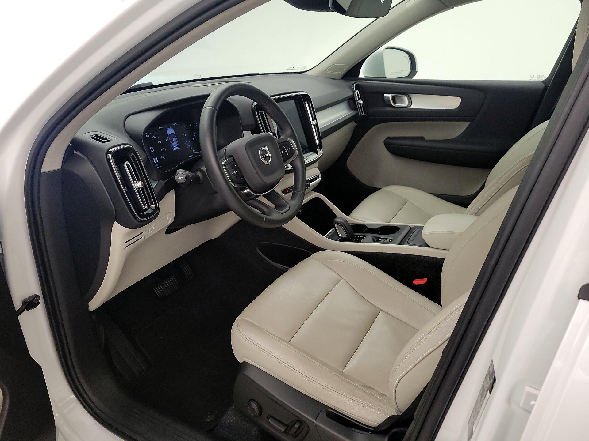Thumbnail: 2021 Volvo XC40 - 11