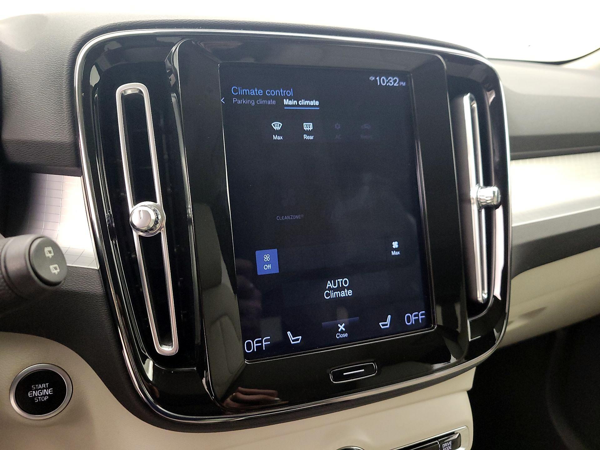 Thumbnail: 2021 Volvo XC40 - 16