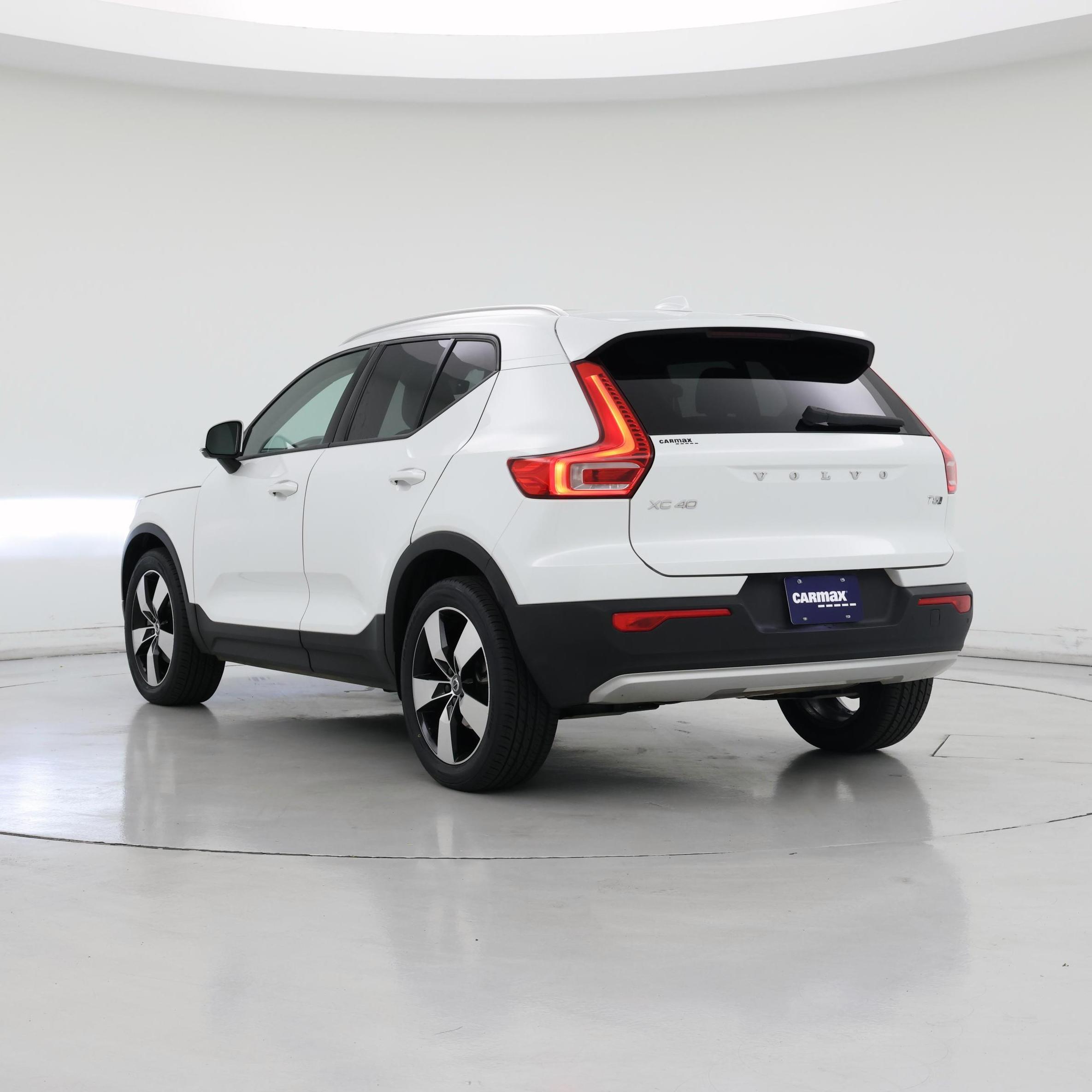 Thumbnail: 2021 Volvo XC40 - 2