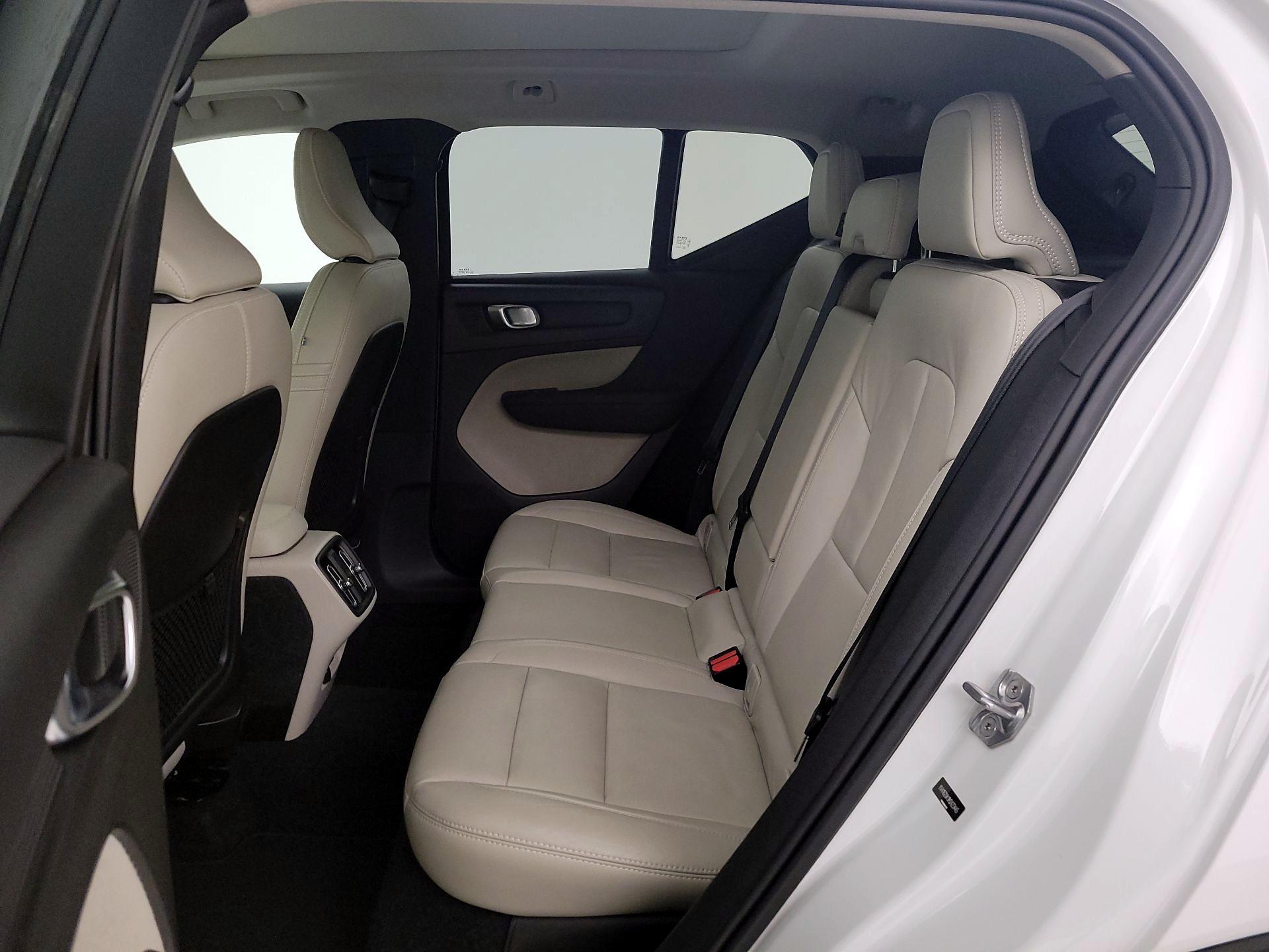 Thumbnail: 2021 Volvo XC40 - 20
