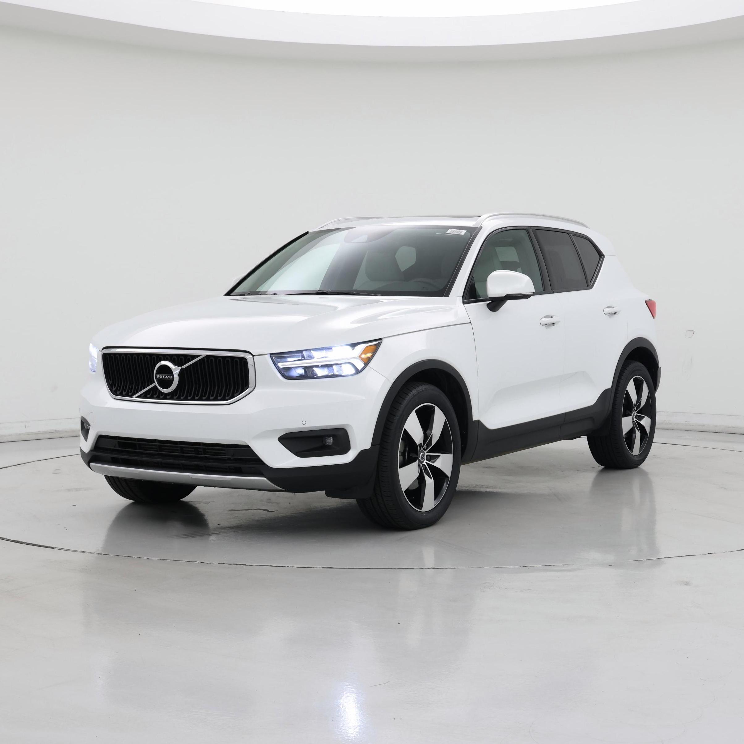 Thumbnail: 2021 Volvo XC40 - 4