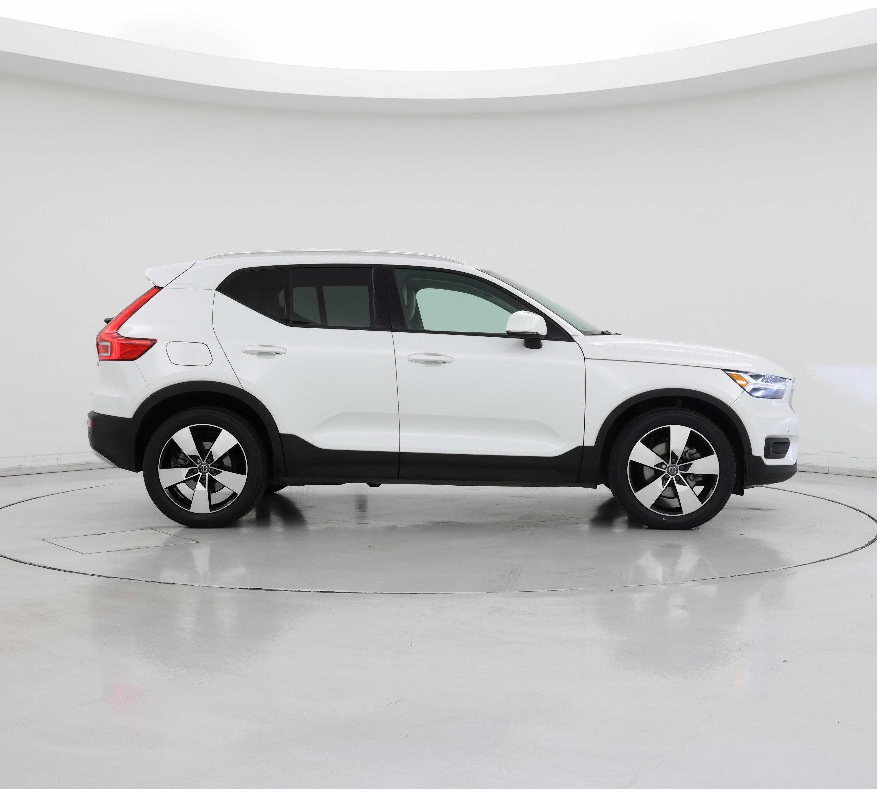 Thumbnail: 2021 Volvo XC40 - 7