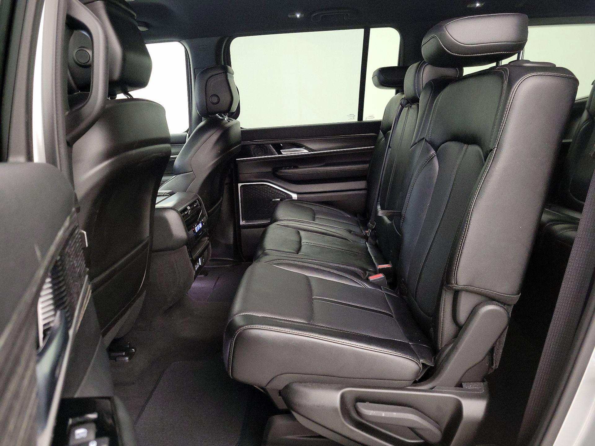 Thumbnail: 2024 Jeep Wagoneer - 20