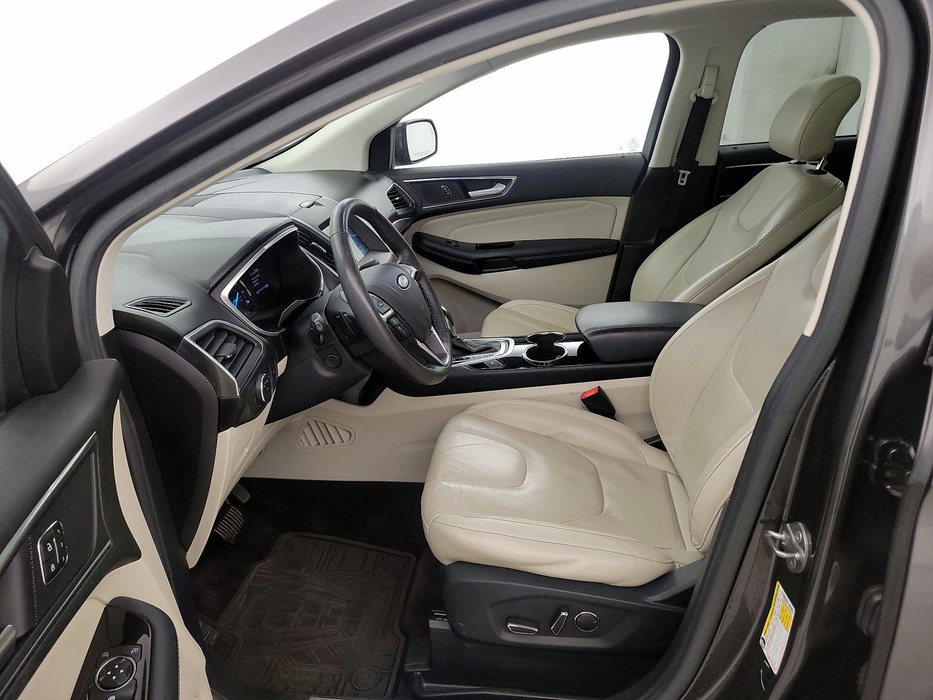 Thumbnail: 2016 Ford Edge - 11
