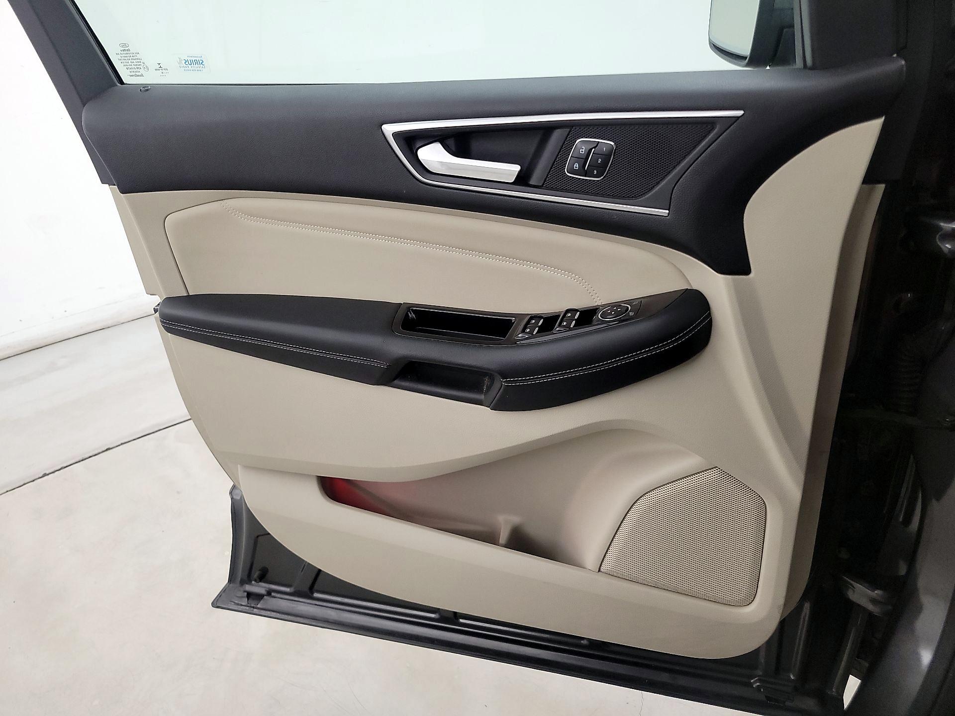 Thumbnail: 2016 Ford Edge - 12