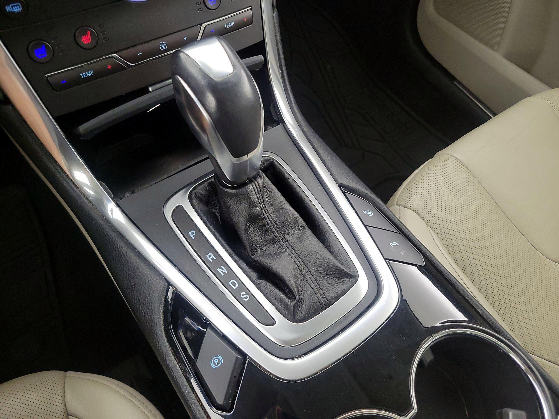Thumbnail: 2016 Ford Edge - 18