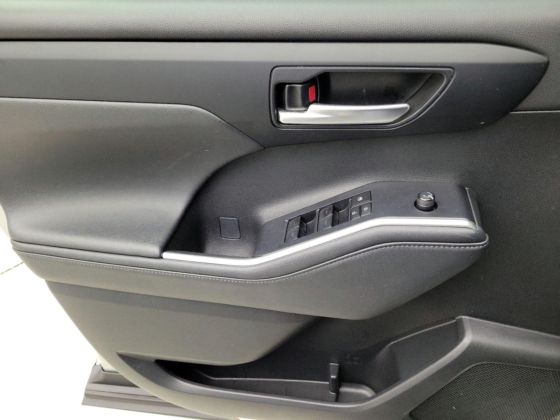 Thumbnail: 2024 Toyota Highlander - 12