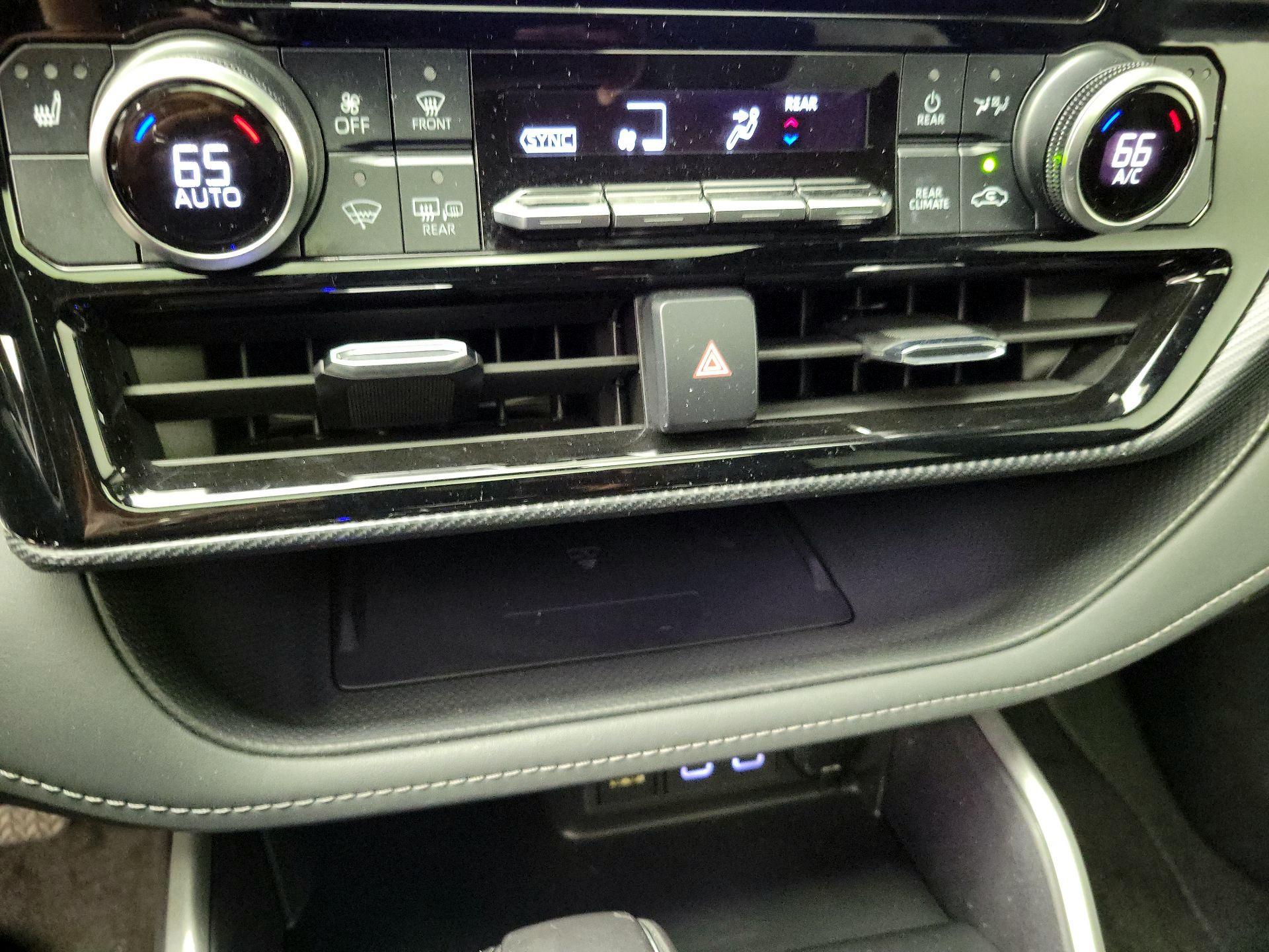 Thumbnail: 2024 Toyota Highlander - 16