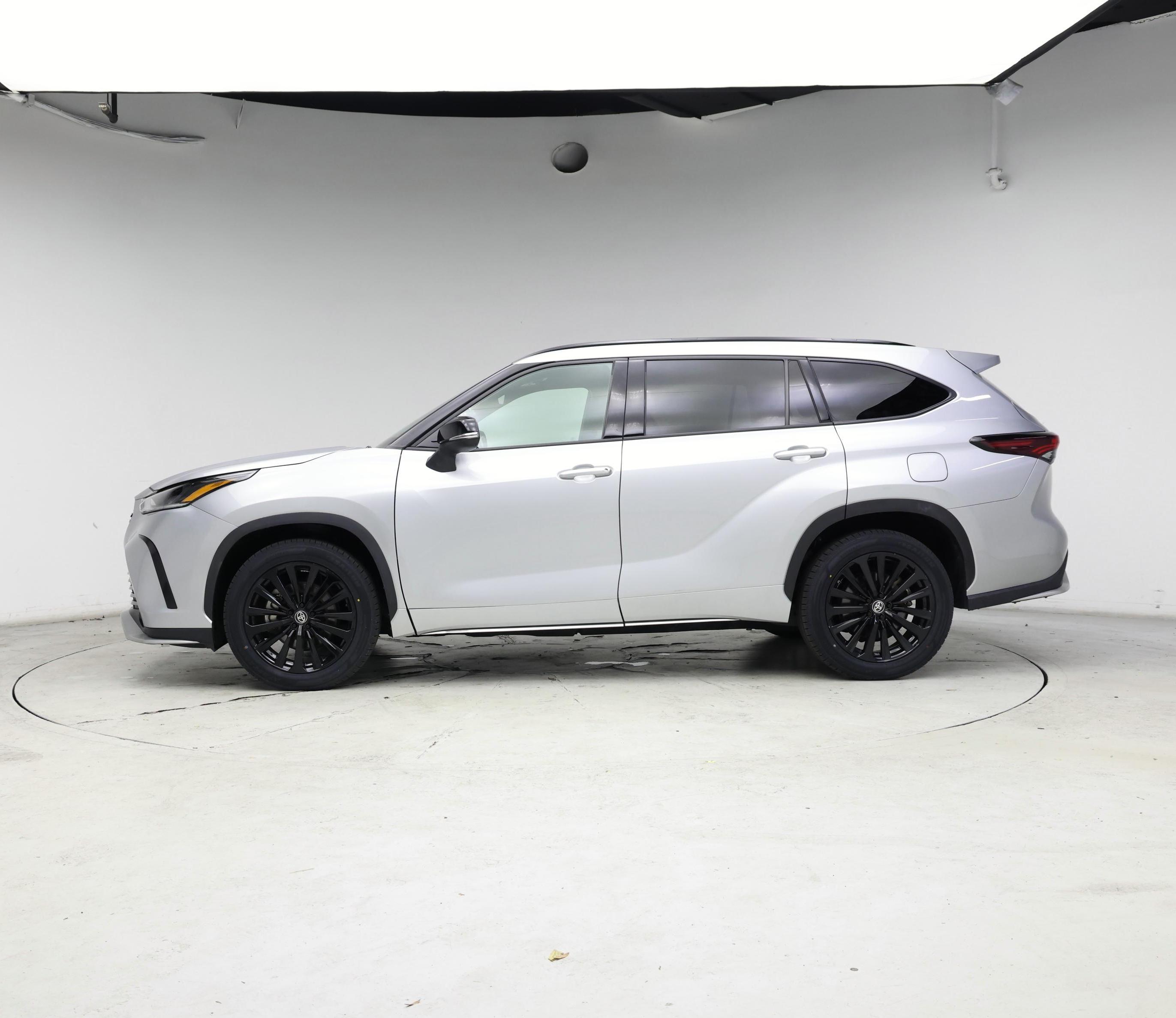 Thumbnail: 2024 Toyota Highlander - 3