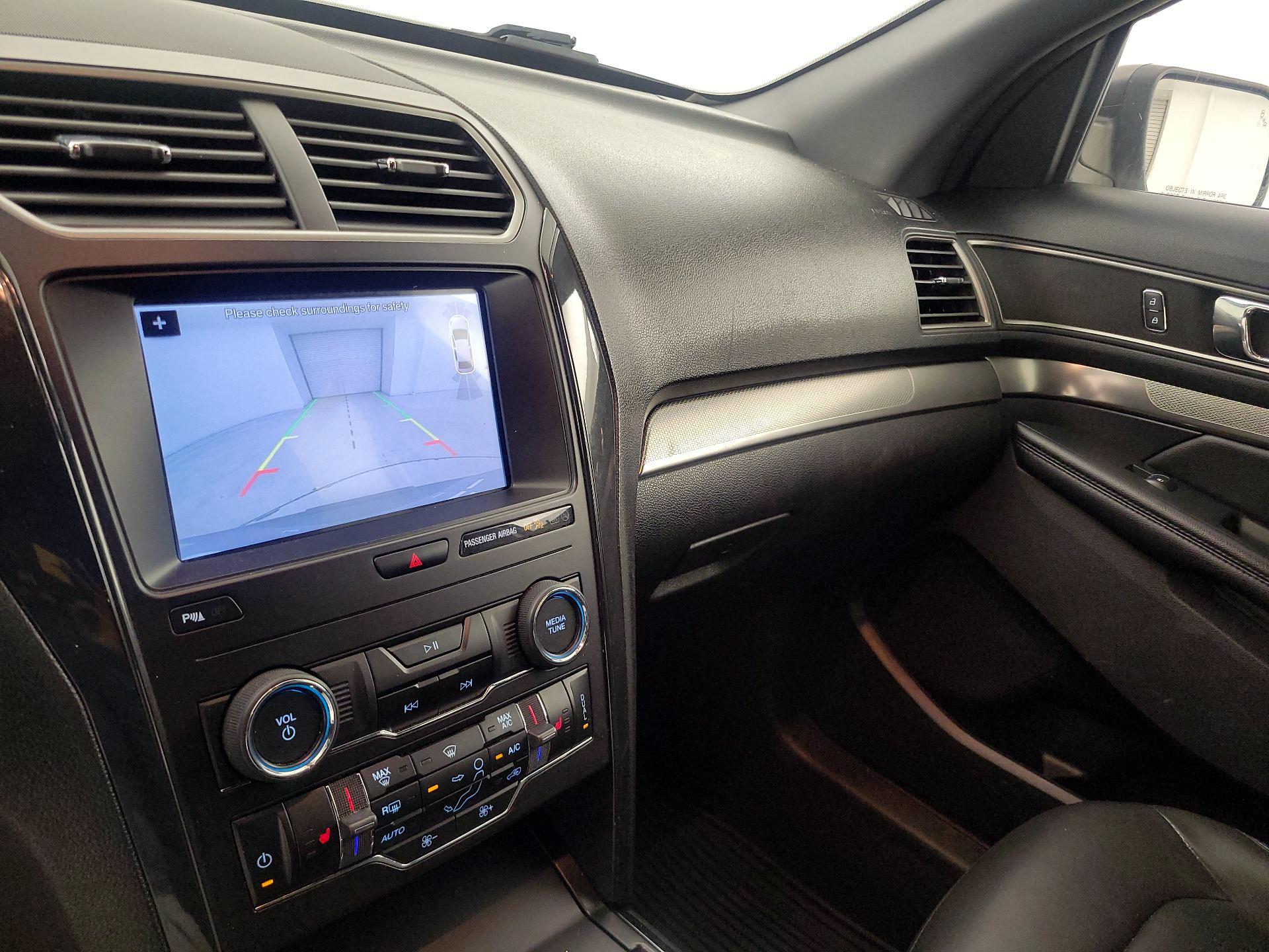 Thumbnail: 2019 Ford Explorer - 15