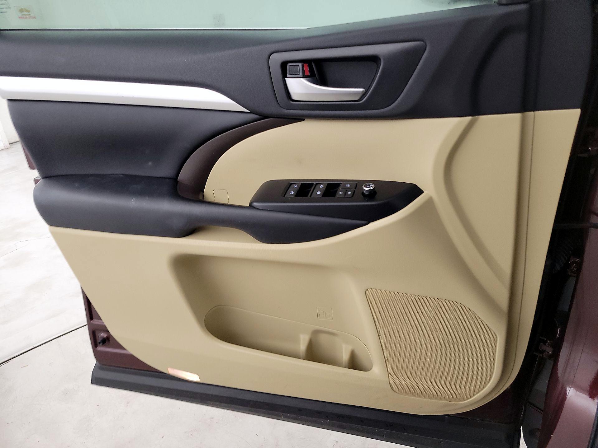 Thumbnail: 2019 Toyota Highlander - 12