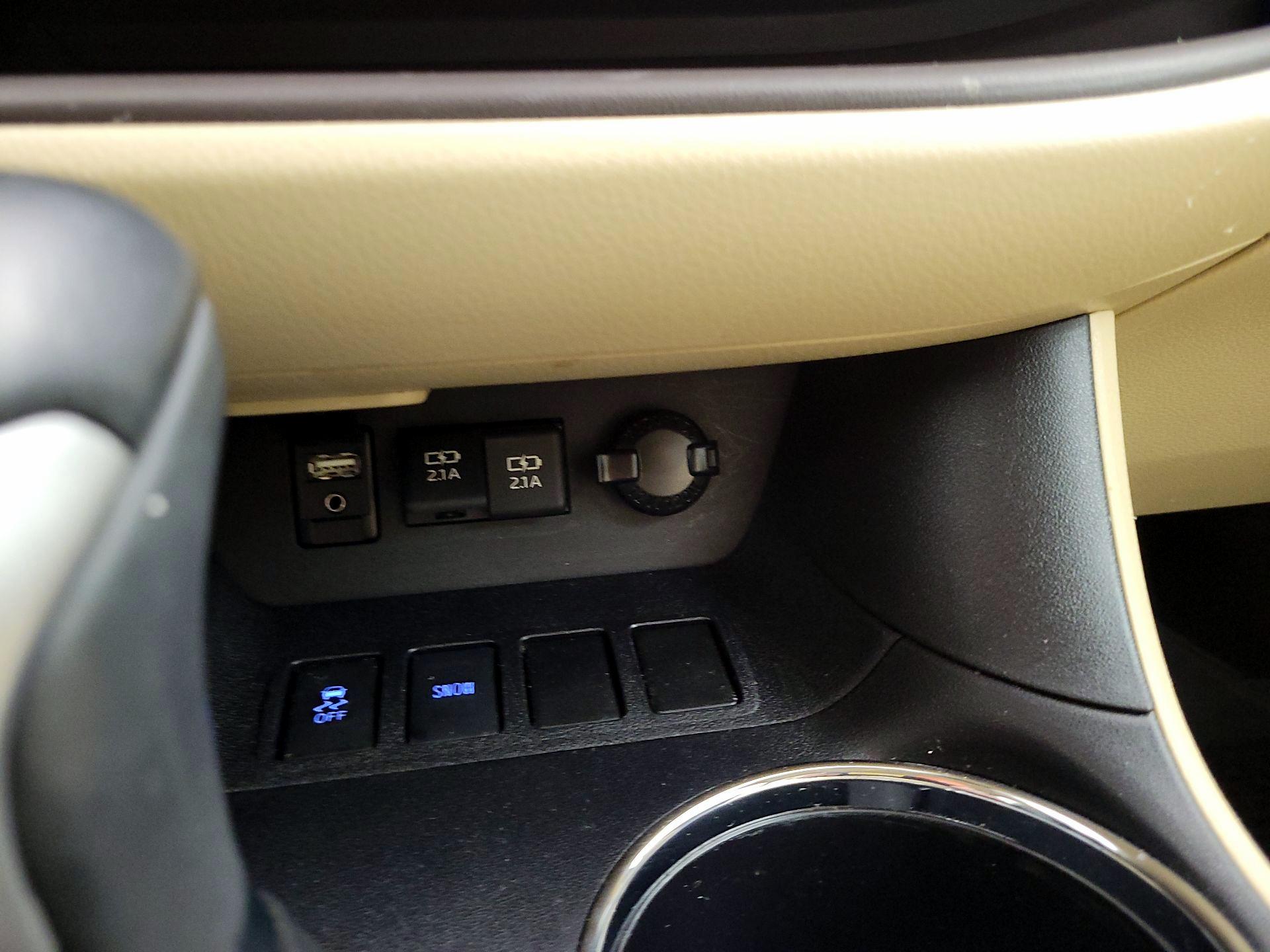 Thumbnail: 2019 Toyota Highlander - 18