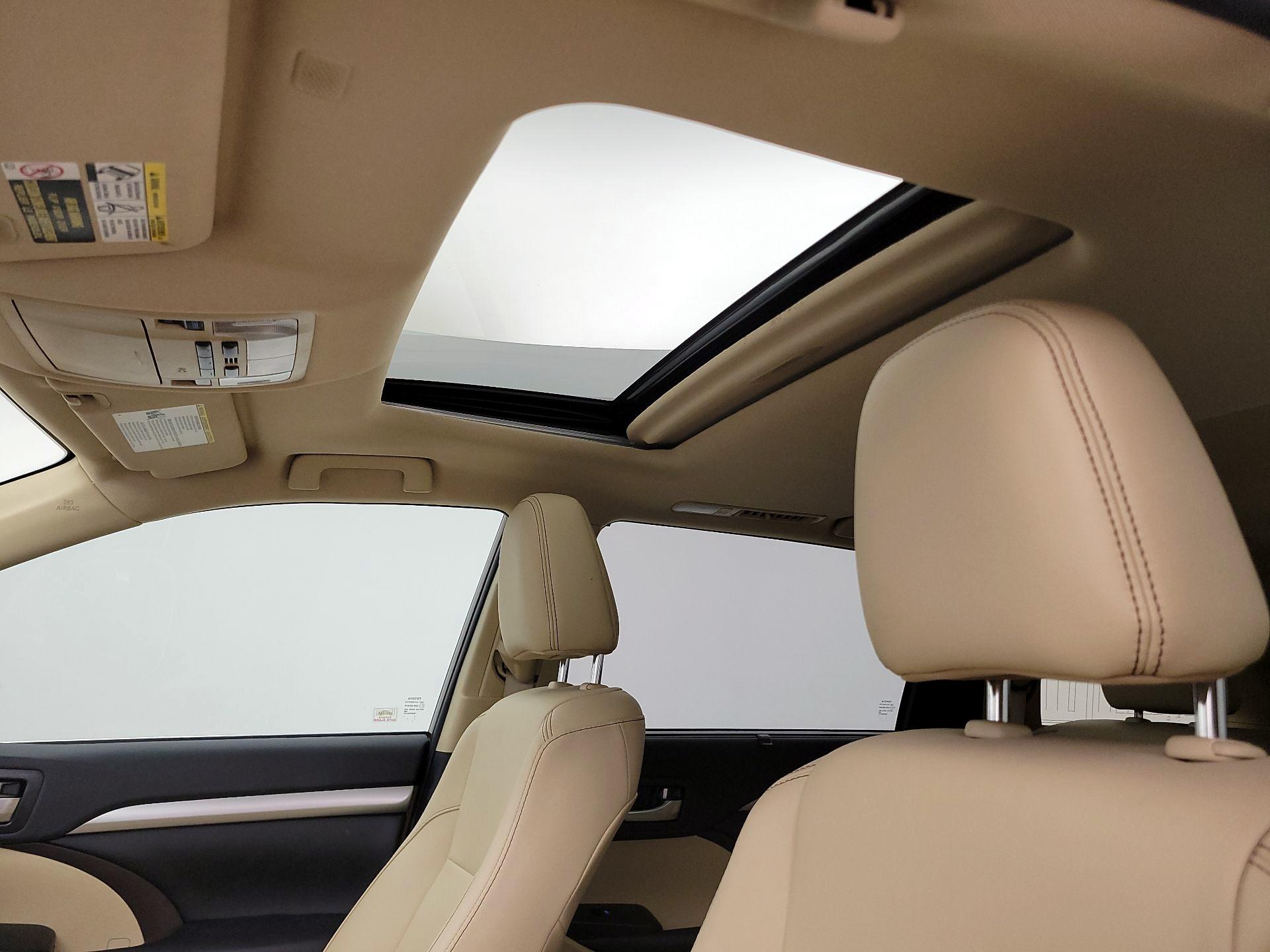 Thumbnail: 2019 Toyota Highlander - 19