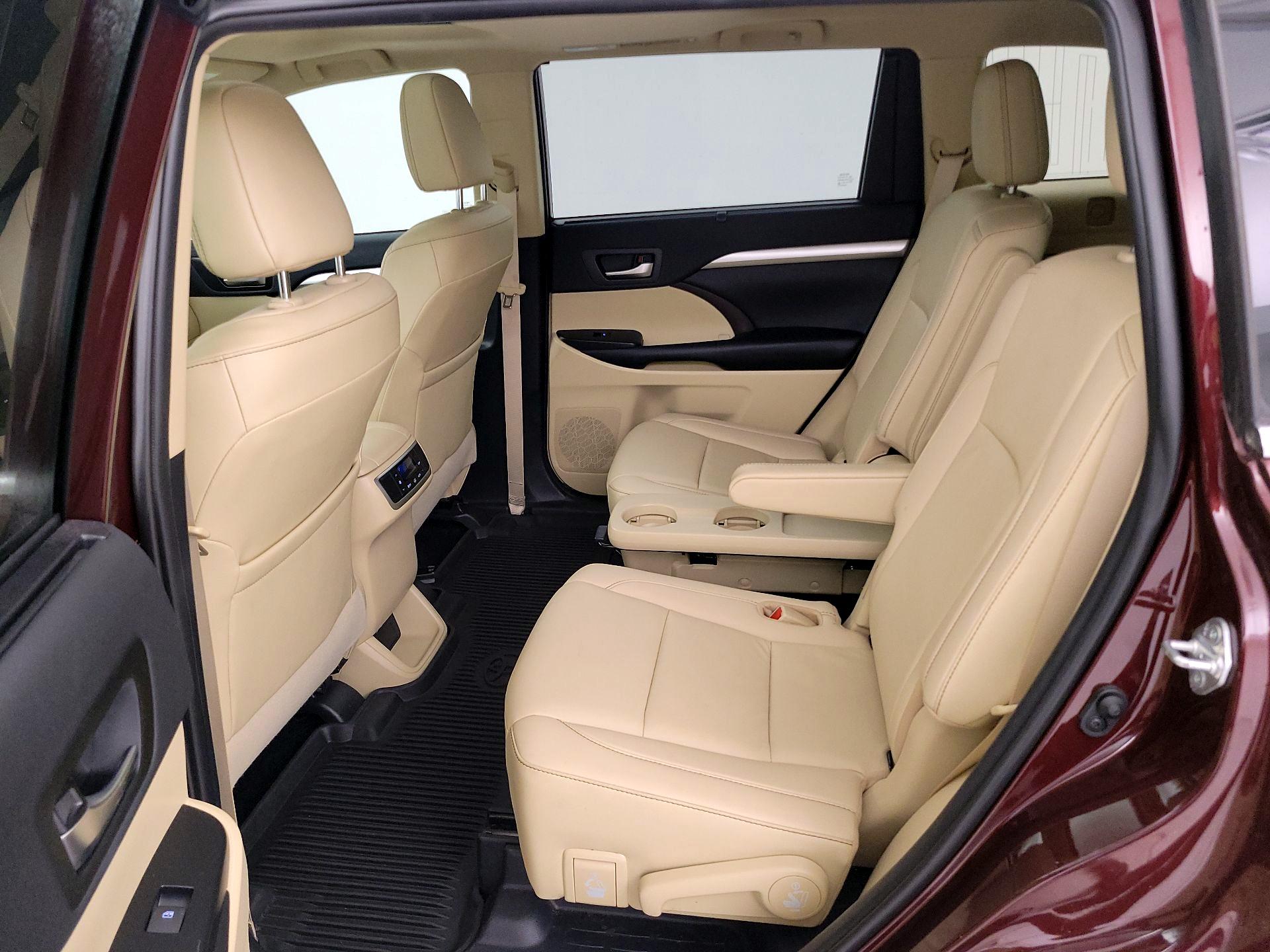 Thumbnail: 2019 Toyota Highlander - 20